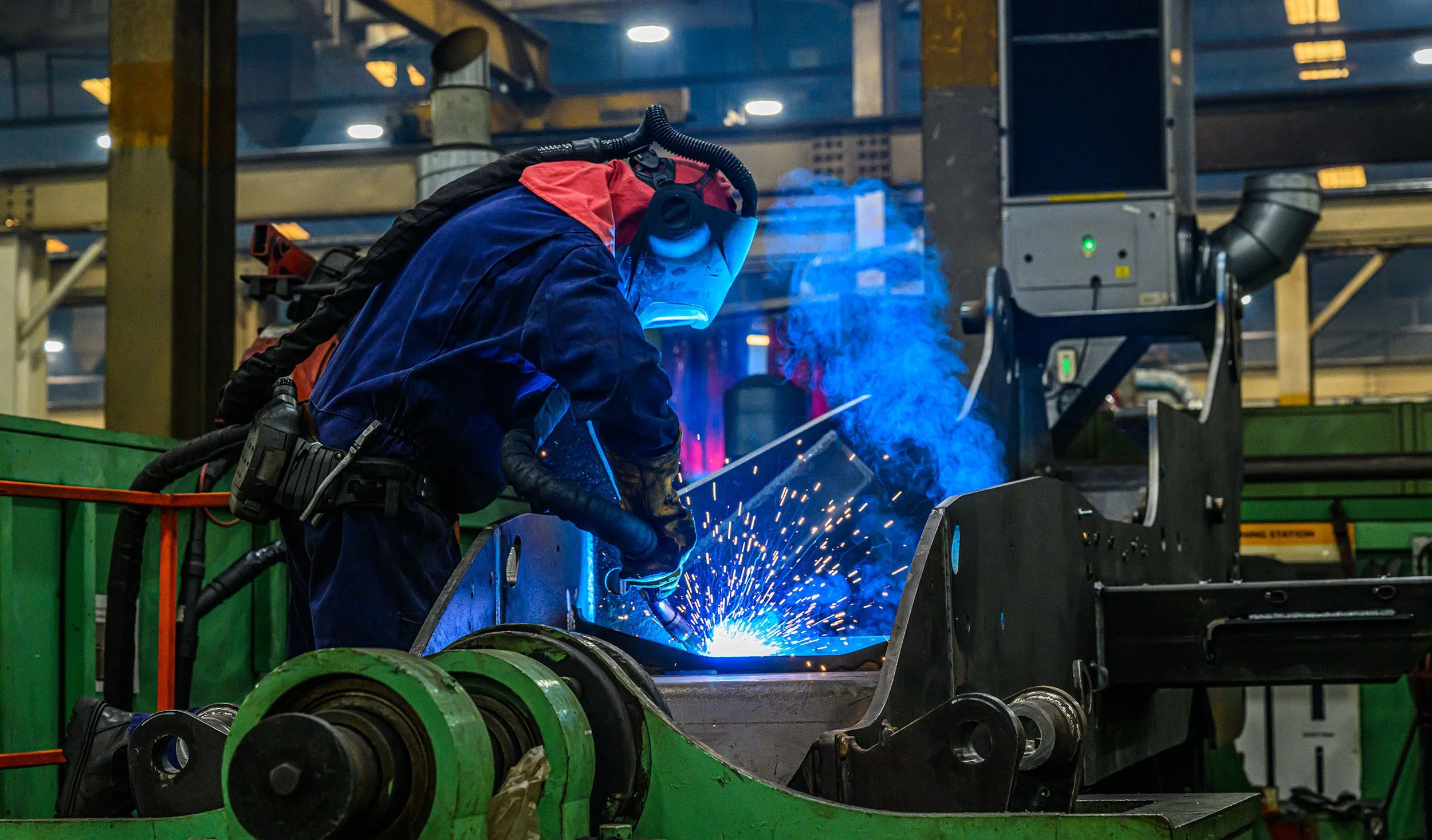 JCB WELDER AT WORK ON DIGGER