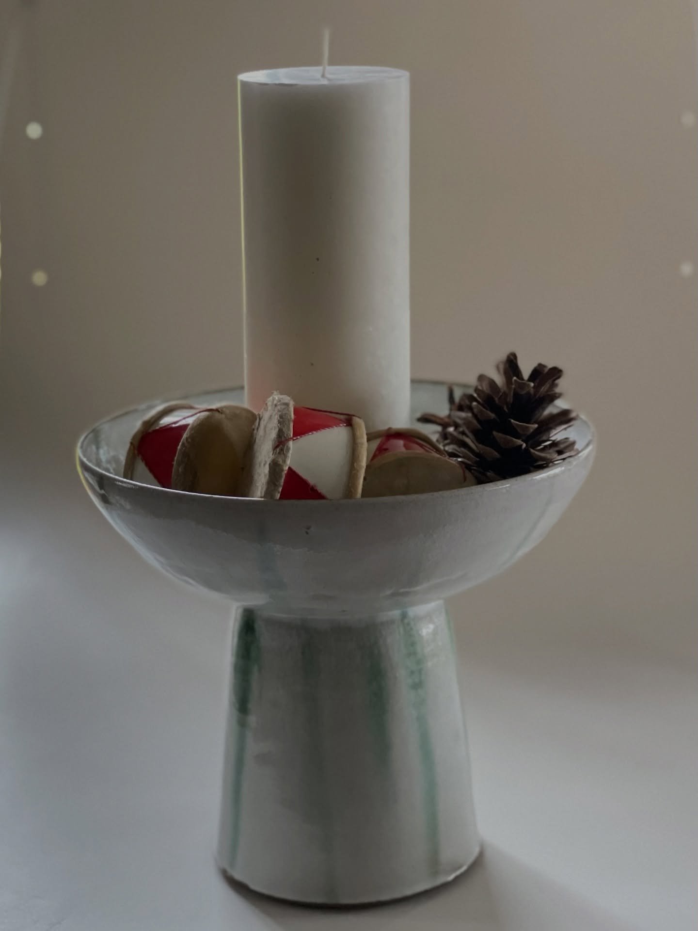 Den store opsats fungerer fint som base for bloklys. Dekorer med gran eller det fine pynt og BUM, s&aring; er julen i hus. N&aelig;sten&hellip;.