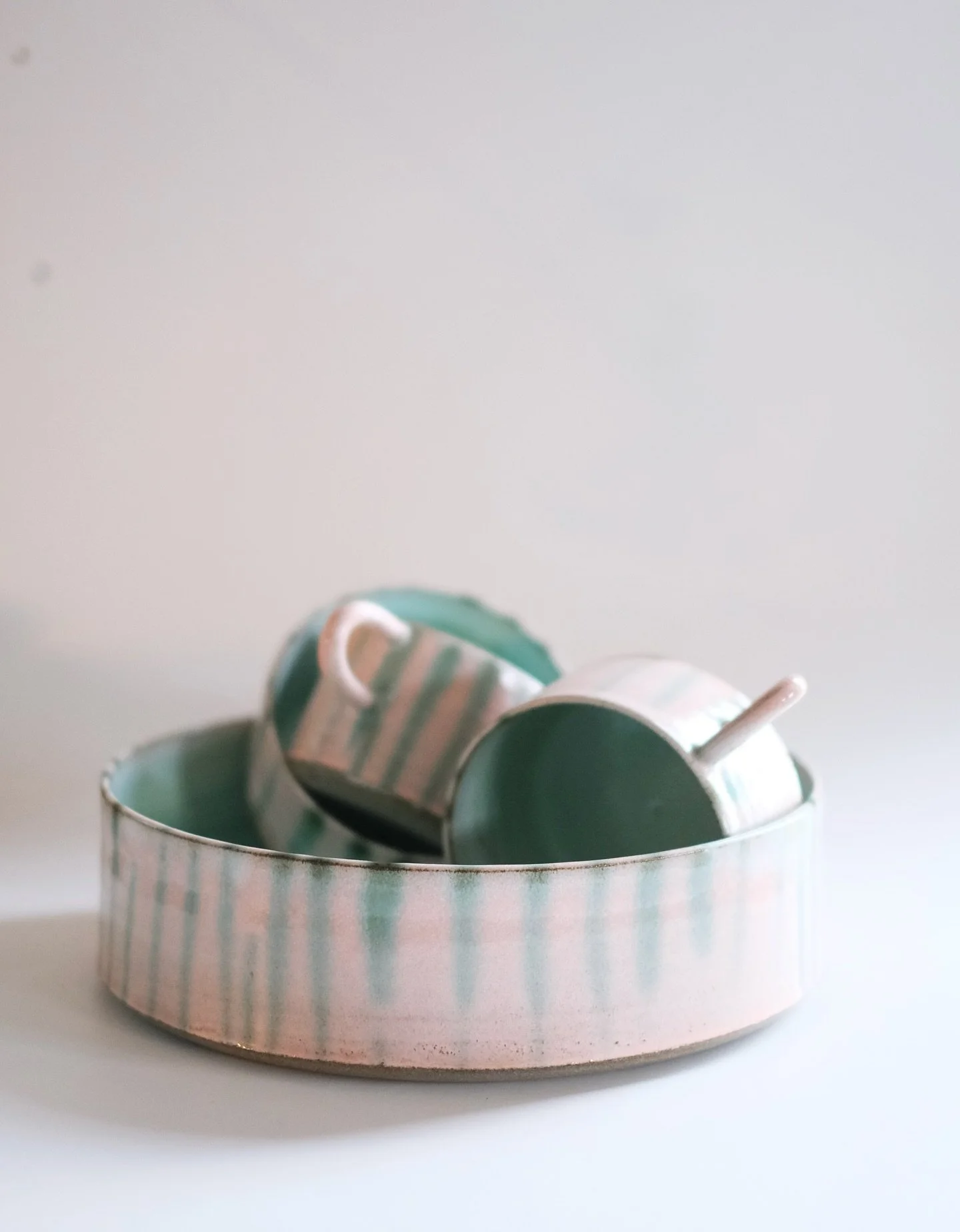 Potpourri af Rosa/mint (okay, jeg anerkender at navnet ikke er det mest fantasifulde) lige frisk ud af de S P R A G L E D E. Her er det en stor sk&aring;l (t&aelig;nk anretning af imponerende salat eller opbevaring af dims og dut p&aring; k&oslash;kk