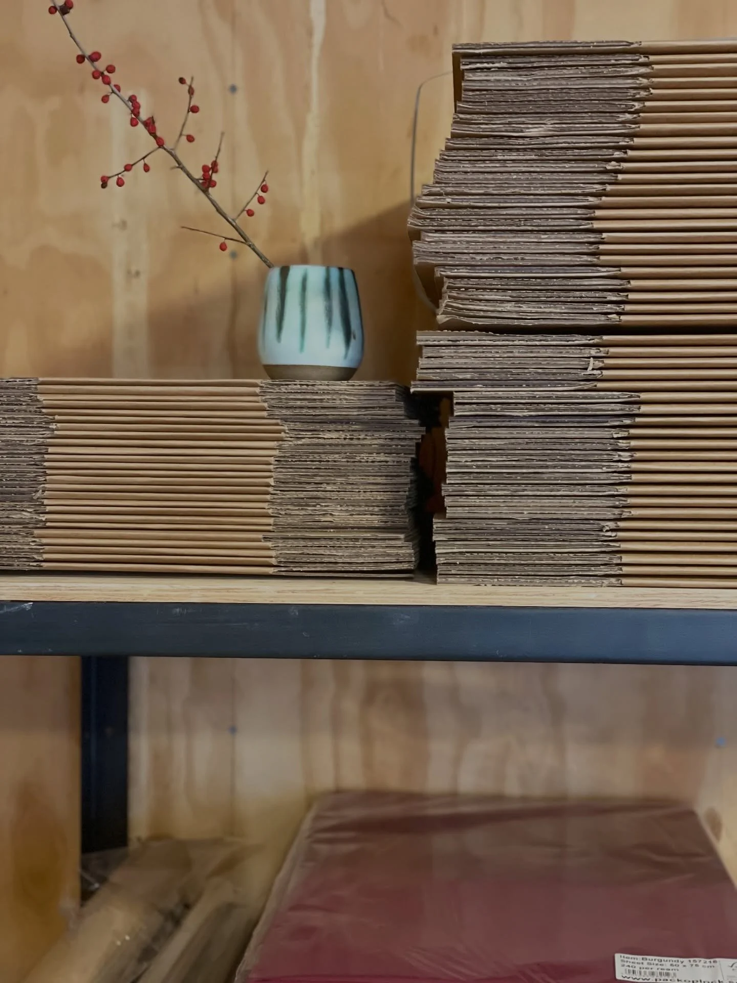 Nyt &aring;r i lerboblen er skudt i gang. Kanalen her har v&aelig;ret stille. Jeg har b&aring;de v&aelig;ret syg og holdt fri og samlet energi til en ny runde. Jeg gl&aelig;der mig, og i dag skal jeg have ler mellem h&aelig;nderne for f&oslash;rste g