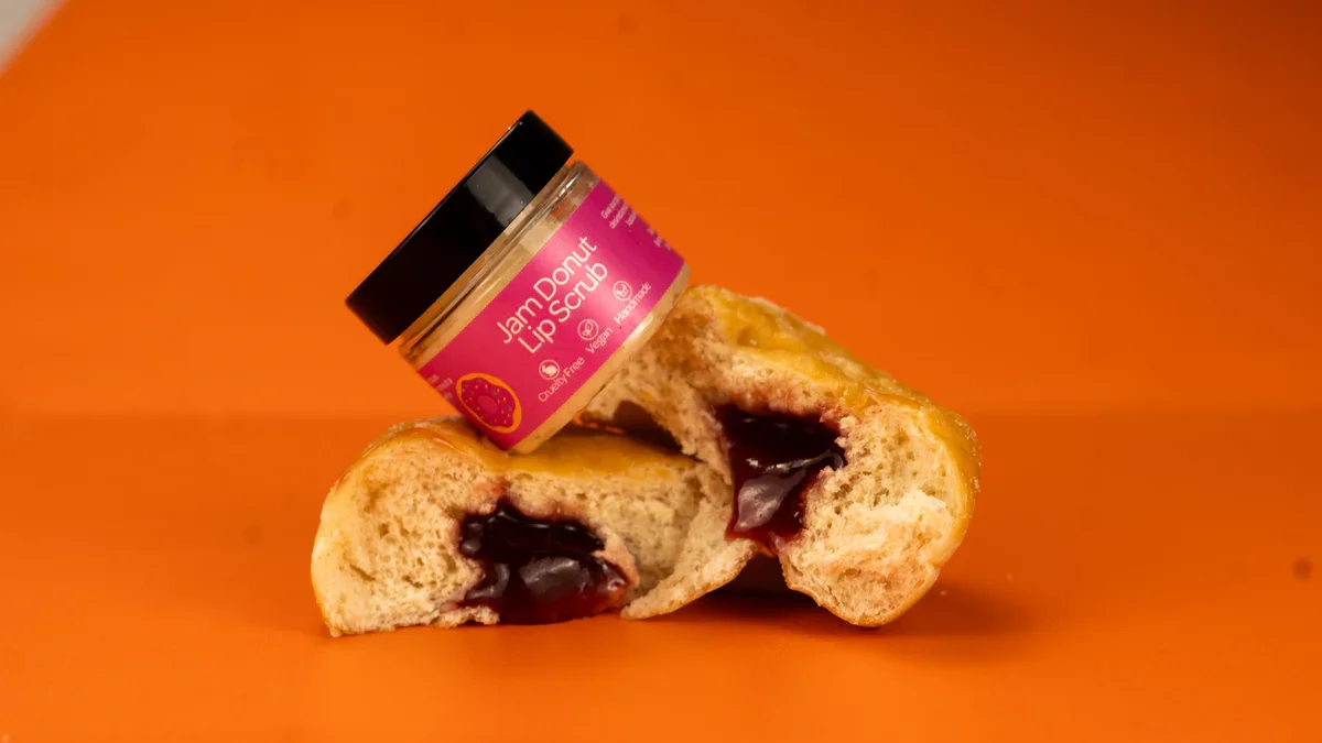 Jam donut lip scrub