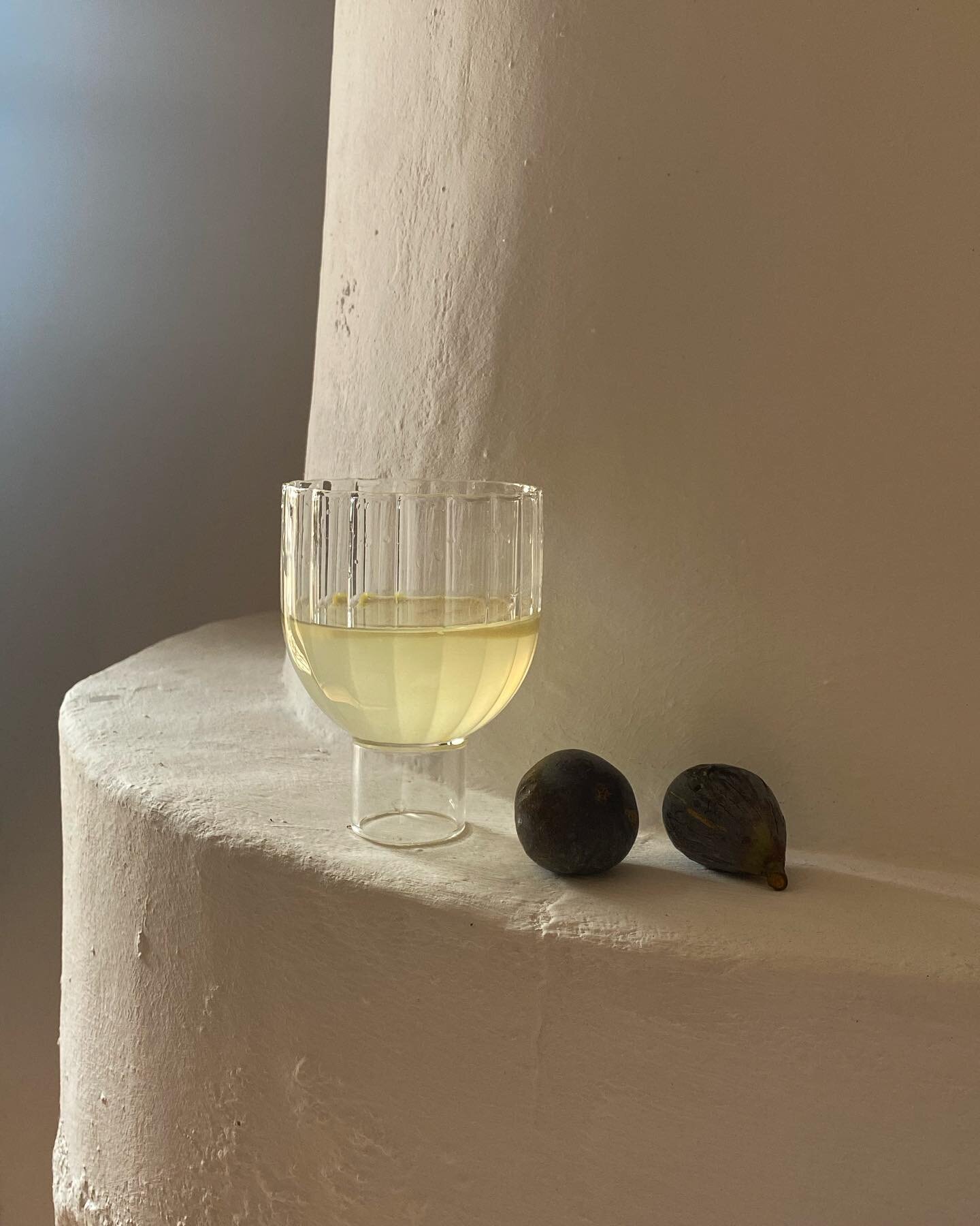 Nothing to add 🍋

&mdash;&mdash;
#summerdiary #figs #glassware #stillife #lemonade #wineglass #drinkware #artofliving #glassware #stemware #interiordecor #interiorstyling  #designgifts #propstyling