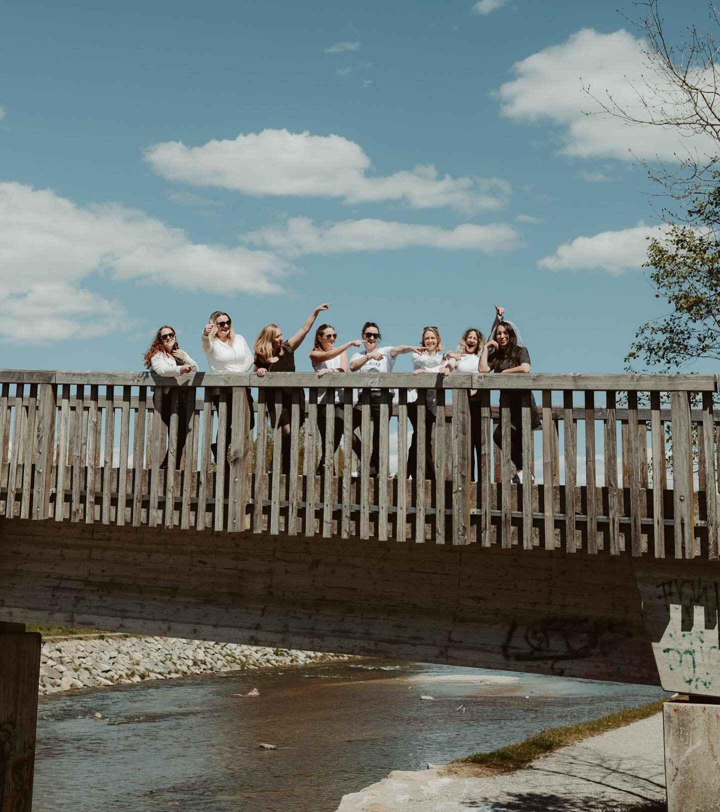 𝐵𝑟𝑖𝑑𝑒 𝑆𝑞𝑢𝑎𝑑&hellip; 

Was f&uuml;r ein Wochenende! Nach der gestrigen wundersch&ouml;nen Hochzeit im bayerischen Oberland ging es f&uuml;r mich direkt weiter zu S., die als &Uuml;berraschung zum Jungesellinnenabschied ein Fotoshooting bekom