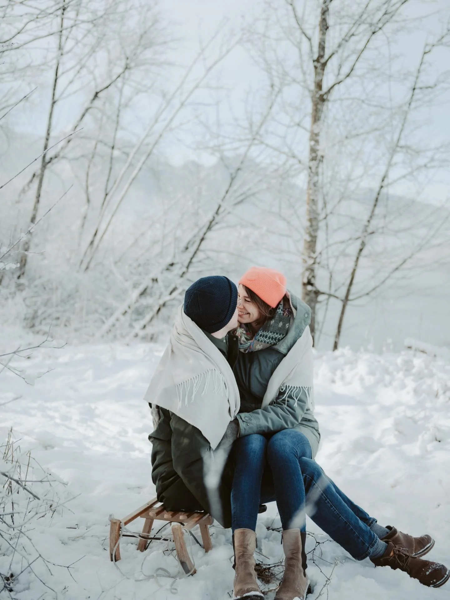 𝑊𝑖𝑛𝑡𝑒𝑟 𝑙𝑜𝑣𝑒 𝑣𝑖𝑏𝑒𝑠&hellip; 

Winterliebe ist wenn der Schnee glitzert und die Welt f&uuml;r einen Moment stehen bleibt. 

Hab Lust auf Schneebilder - du auch?! 

_____________________________________________

Buschwindrose Fotografie 

