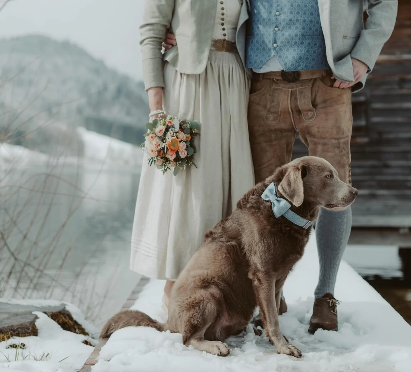 𝐿𝑖𝑒𝑏𝑒 𝑓𝑖𝑛𝑑𝑒𝑡 𝑢𝑛𝑠&hellip; 

Gerade noch Fr&uuml;hling und schwups befinden wir uns wieder im tiefsten Winter. G&amp;N hatten sich ihren Hochzeitstag in Bayrischzell sicher gaaaaanz anders vorgestellt. 
Kurzerhand das Sommerdirndl mit Fla