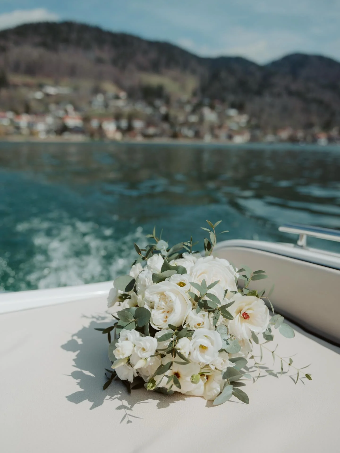 &bdquo;𝐼 𝑤𝑎𝑡𝑒𝑟 𝑦𝑜𝑢, 𝑦𝑜𝑢 𝑤𝑎𝑡𝑒𝑟 𝑚𝑒, 𝑤𝑒 𝑔𝑟𝑜𝑤 𝑡𝑜𝑔𝑒𝑡ℎ𝑒𝑟&hellip;&ldquo; 

&Auml;hm ja, was soll ich sagen. Einfach nur WOW, zu diesem gestrigen Hochzeits-Event, das f&uuml;r mich am Ende noch mit einer gemeinsamen Bootsfour 