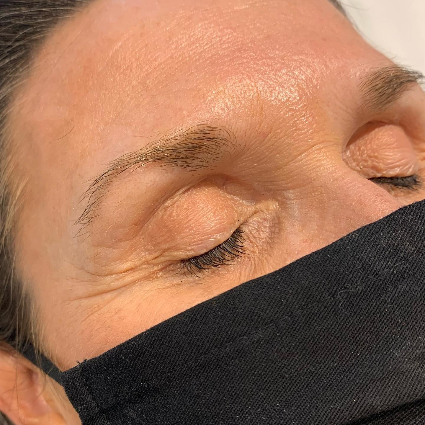 I hope you&rsquo;re all managing to keep cool in this heat ☀️ 

Swipe for some natural HD Brows 👀 

Juliana and Rachael will soon be trained in HD Brows so we will have more appointment slots available for you all throughout the week 

🖌. HD Brows 