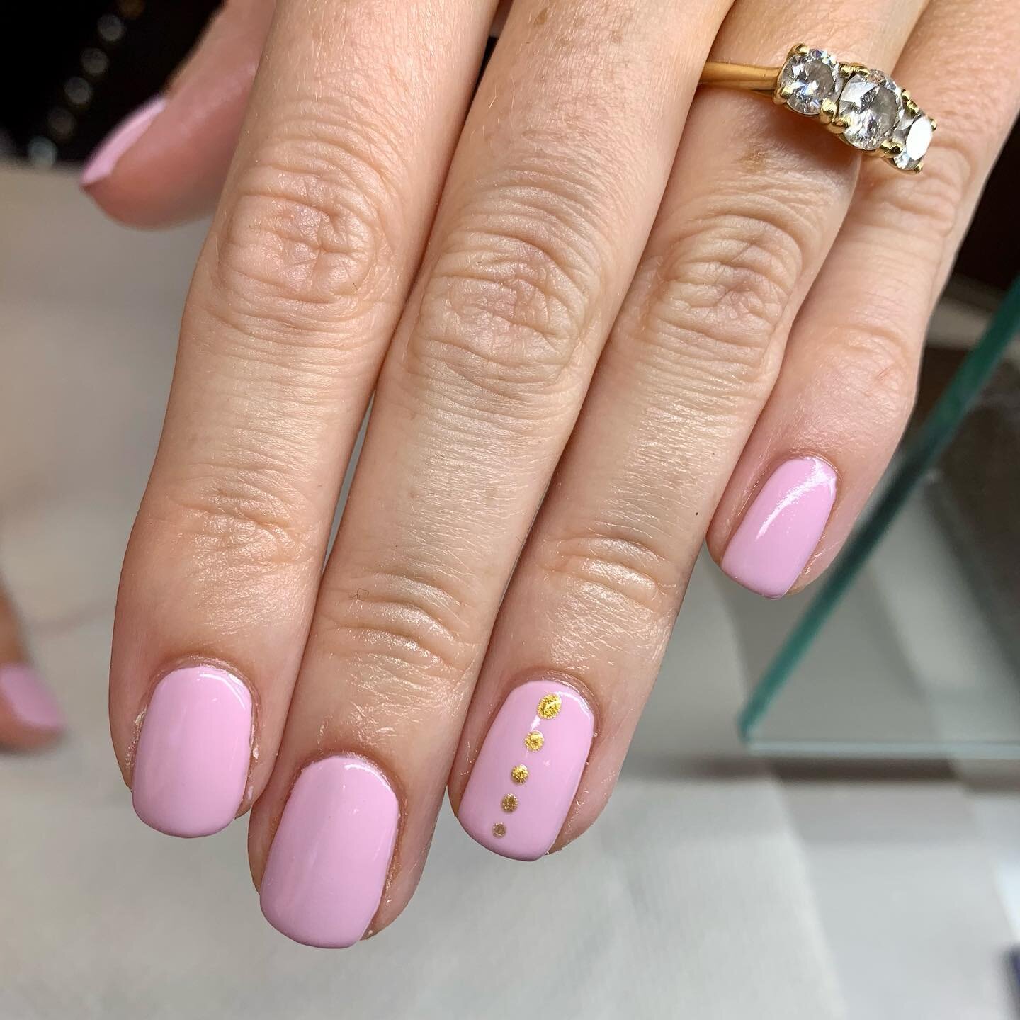 It&rsquo;s been wedding fever this week in the salon and we are feeling all the love 💗

🖌. Basic Nail Art by Kirsty