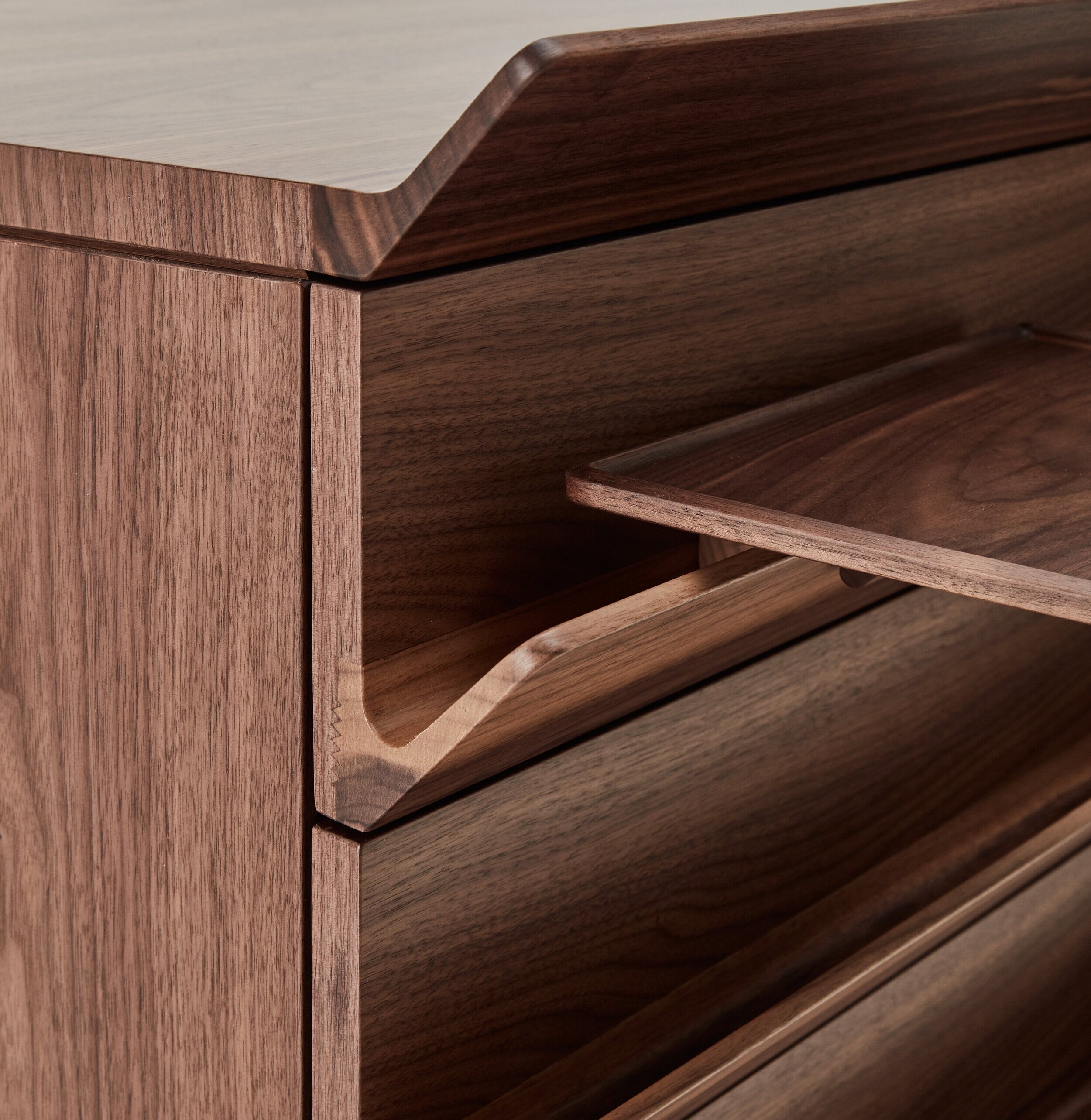 OVERLOOKING_by-Damiani_for-EXTO_walnut_detail-0117.jpg