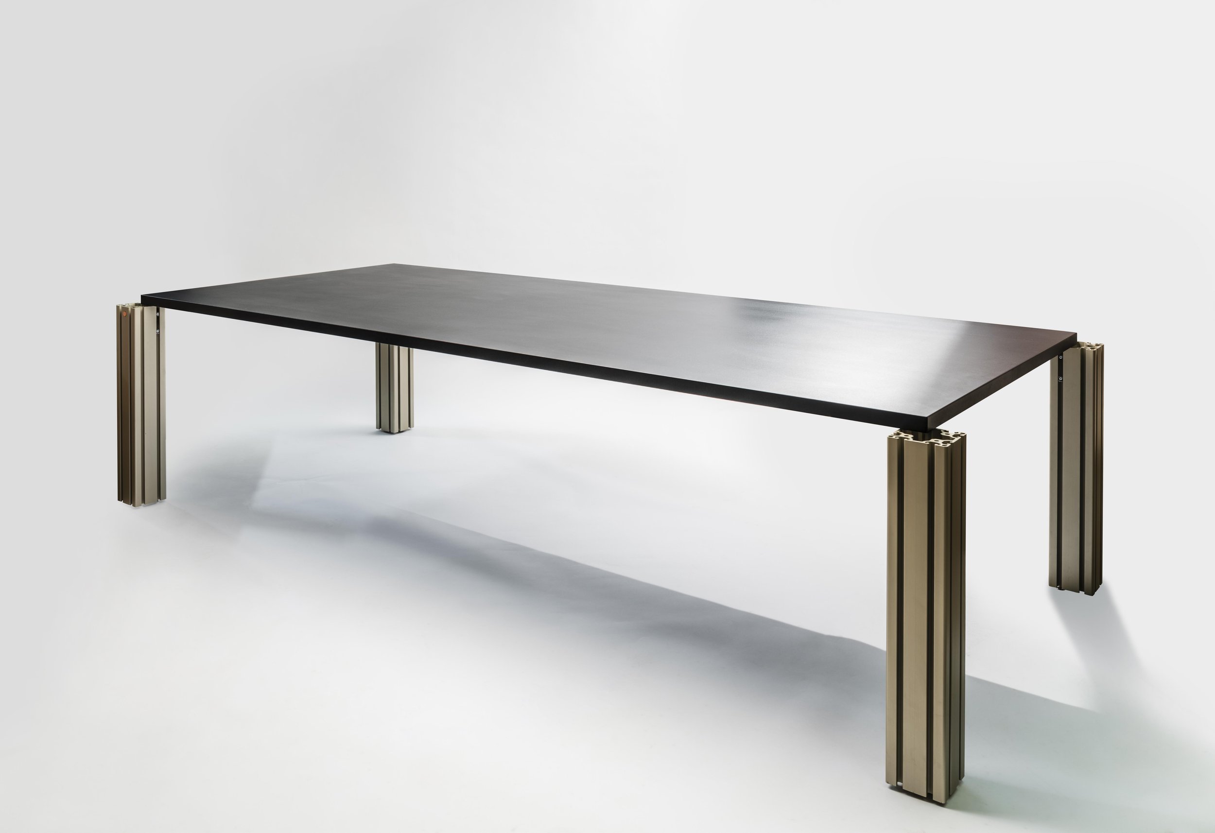 Extruded Table_Gohram_side_La_Manufacture_HD.jpg