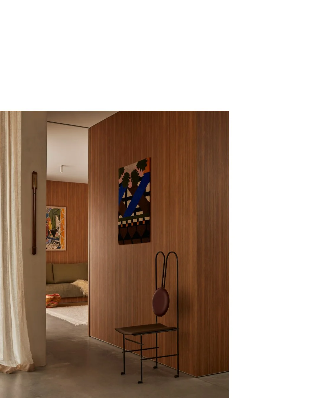 In perfect harmony, DePostura Chair by Mario Milana featured in Portsea House by @folkarchitects. ⁠
⁠
Image by: @lillie_thompson