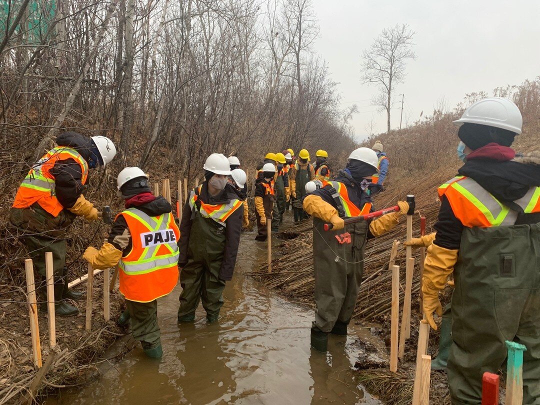 Commencez-vous à avoir hâte d'avoir la neige pour vrai? En attendant, les températures plus clémentes nous permettent de continuer nos aménagements plus longtemps!
#GARAF #GARAF306 #banderiveraine #science #nature
