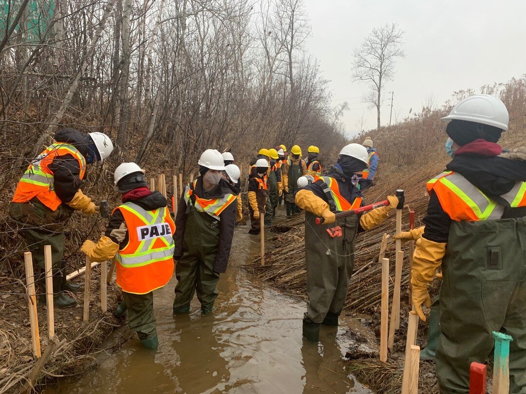 Commencez-vous &agrave; avoir h&acirc;te d'avoir la neige pour vrai? En attendant, les temp&eacute;ratures plus cl&eacute;mentes nous permettent de continuer nos am&eacute;nagements plus longtemps! 

#GARAF #GARAF306 #banderiveraine #science #nature 