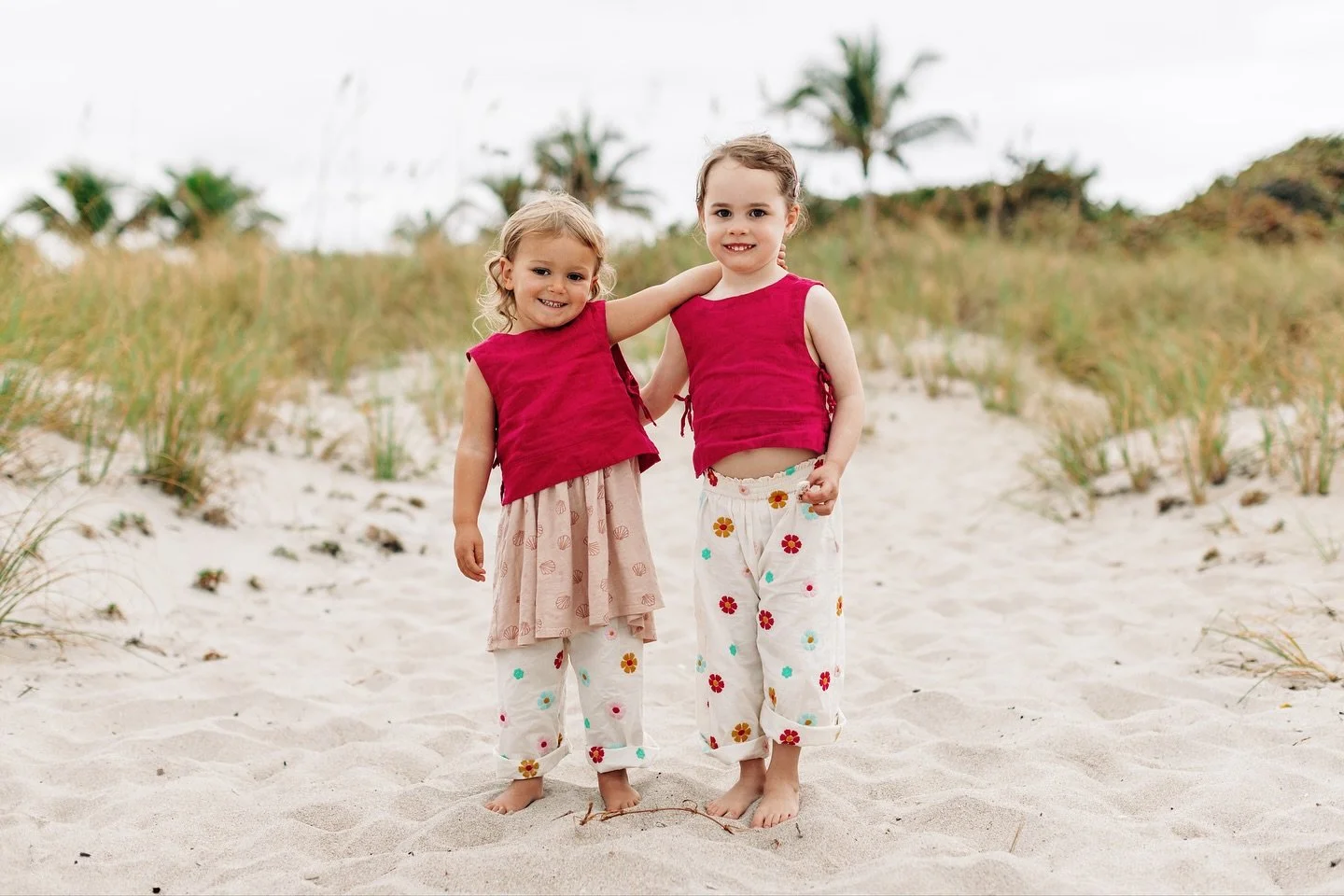It’s Friday! Time to slow down, kick off the shoes (literally), and just enjoy the little things, like these two and their beach adventures. 🌿☀️
.
.
.
.
.
.
.
.
.
.
.
. #lifestylephotography #delraybeachphotographer #palmbeachphotographer #flo