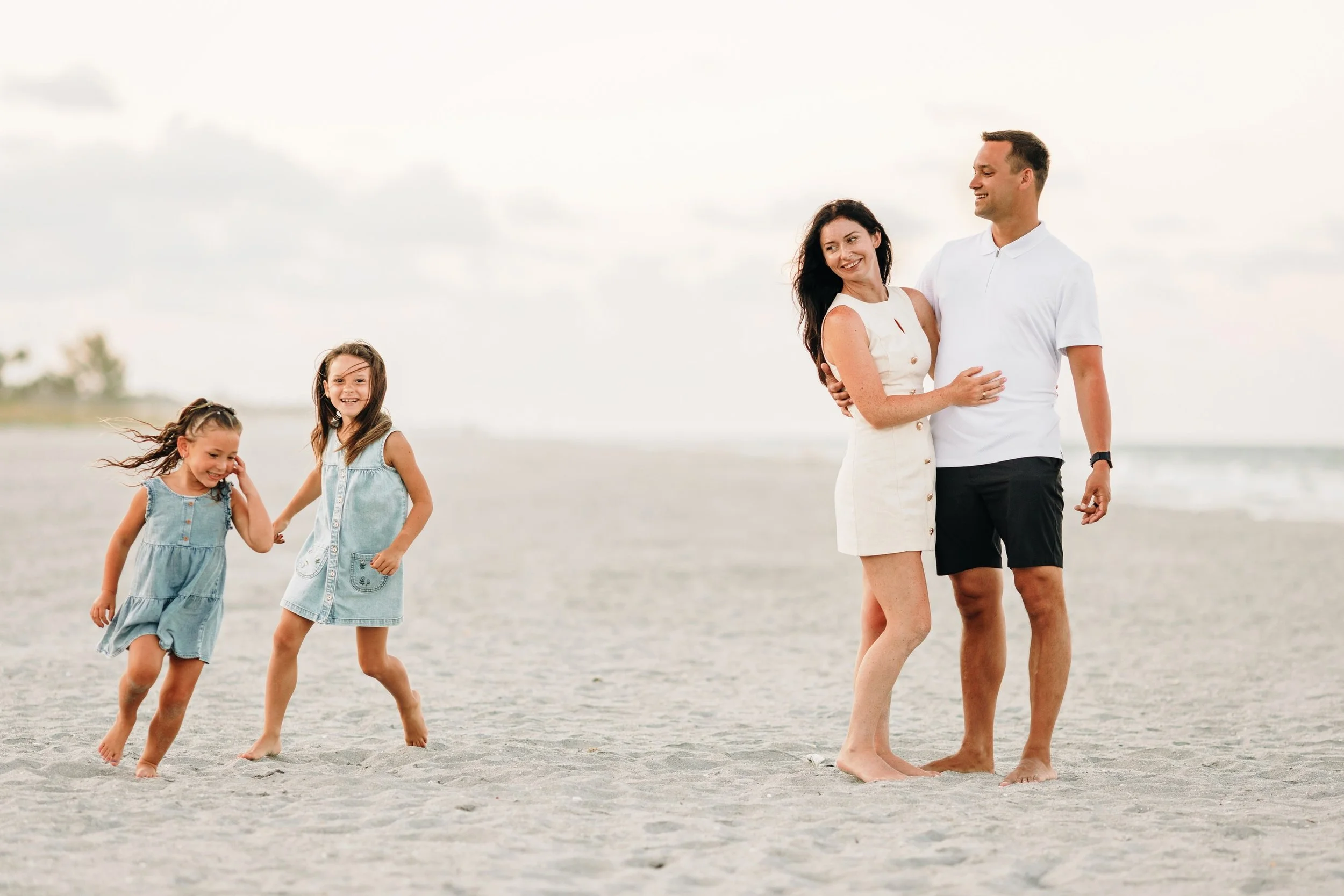 One of my sweetest returning families 🤍
These lovelies spend part of the year in Lauderdale-by-the-Sea, and we&rsquo;ve made beach photos a little tradition whenever they&rsquo;re here. The girls are growing up so fast and somehow get sweeter every 
