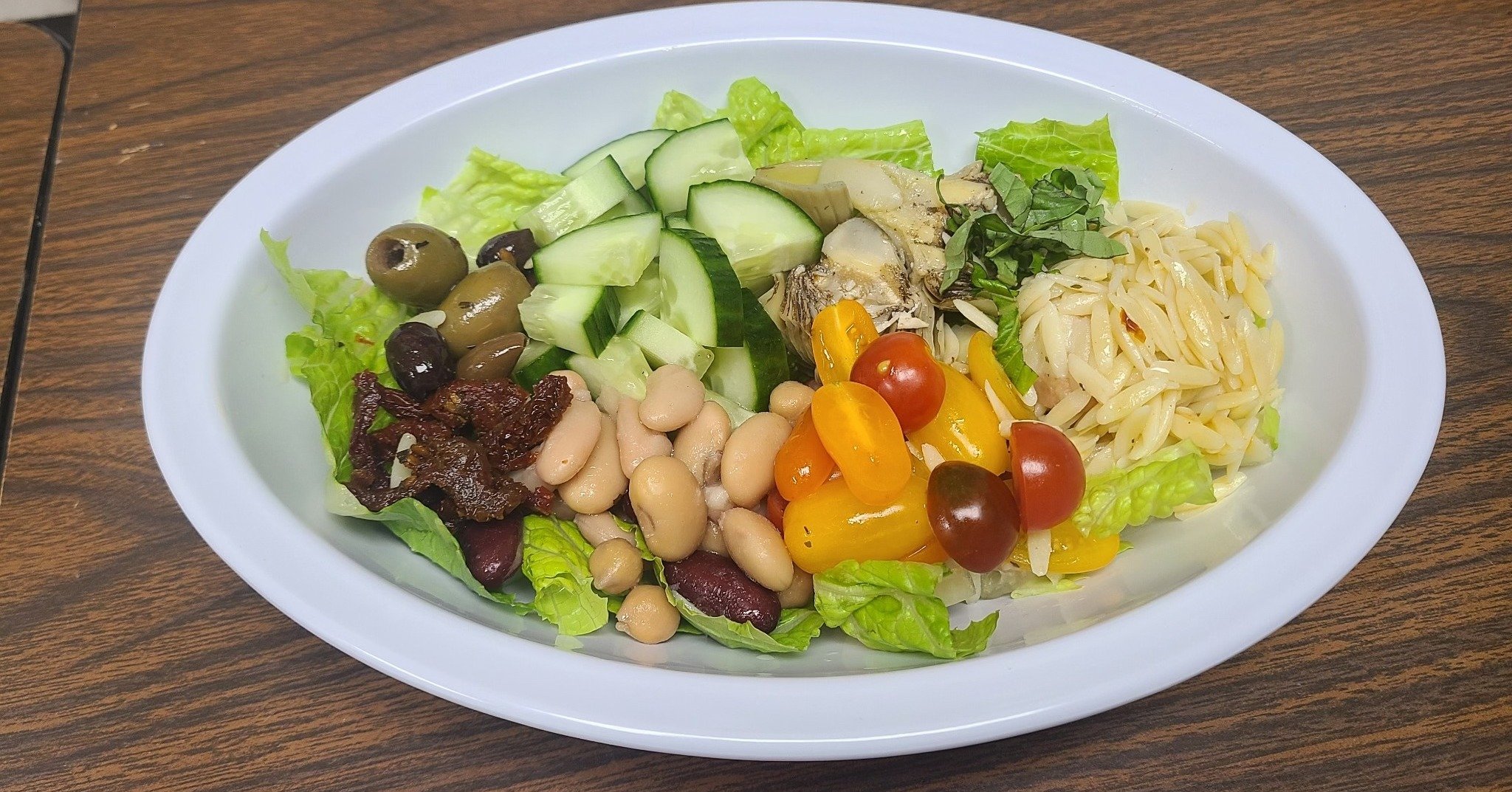 this week&rsquo;s food specials are so fresh &amp; yummy!! stop in to try one&hellip; or all! 😏🤷🏼&zwj;♀️

⭐️ mediterranean bowl: orzo - cucumbers - beans - sun dried tomatoes - olives - artichokes - romaine - red wine vinaigrette - side of tzatzik