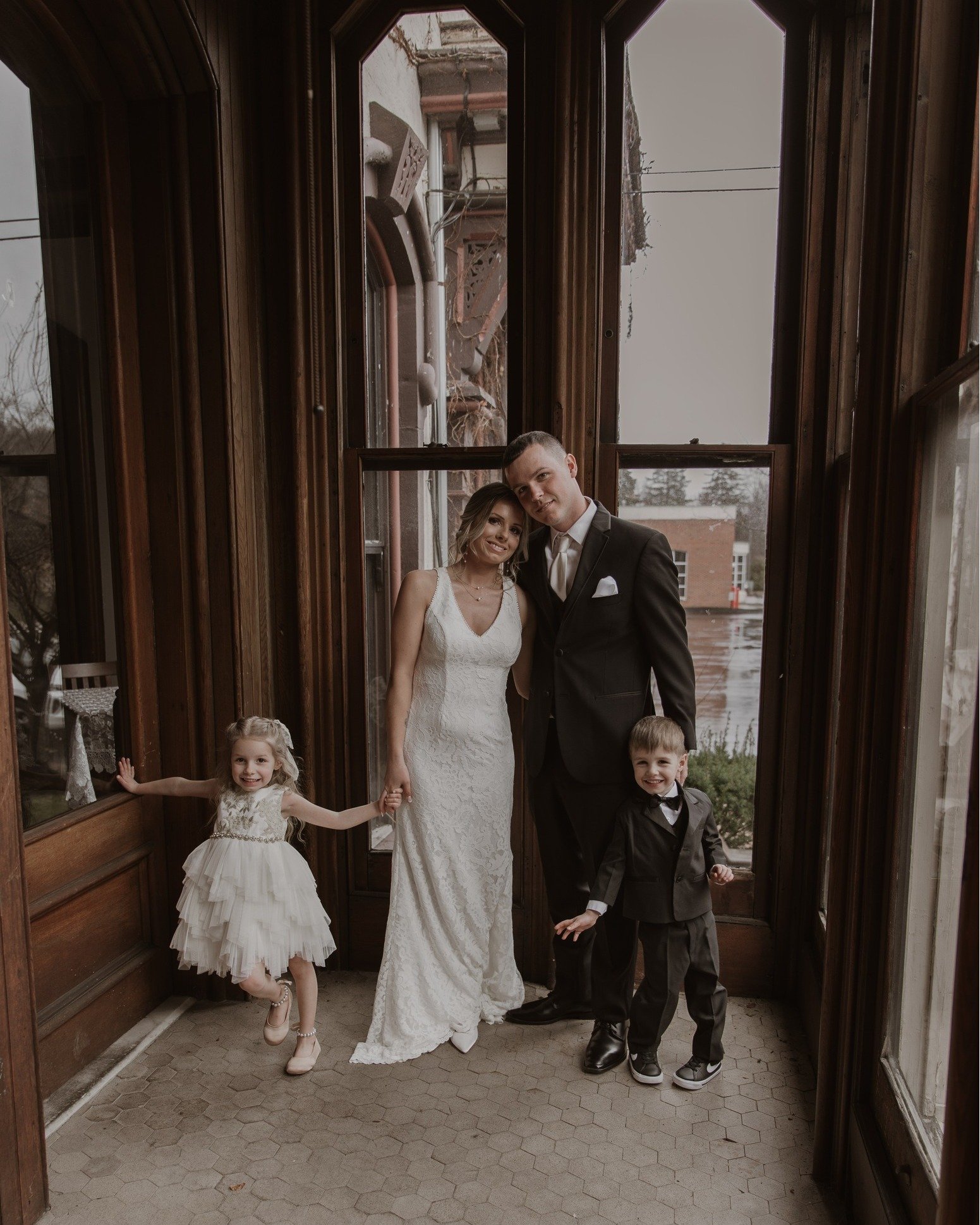 &quot;Alone, you are strong, but together, you&rsquo;ll be stronger than ever.&quot; &ndash; Unknown ❤️✨

📸: @abigailelizabeth.photo
🎧: @djmacool
🎂: @getcakedroc
👗: @davidsbridal
💄: @makeupbyeilish
💇&zwj;♀️: @foiled.by.alyse
.
.
.
#delandhouse 