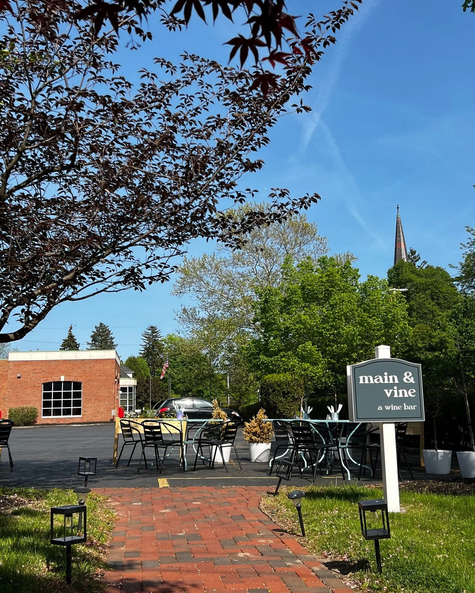 this saturday will be the final saturday that we are open for lunch at main &amp; vine! join us for some lovely food and a great vibe tomorrow 12pm-10pm! 🍽️🥗

we will continue our normal hours for the rest of the fall/winter: 🥂🍁
weds-saturday 4pm