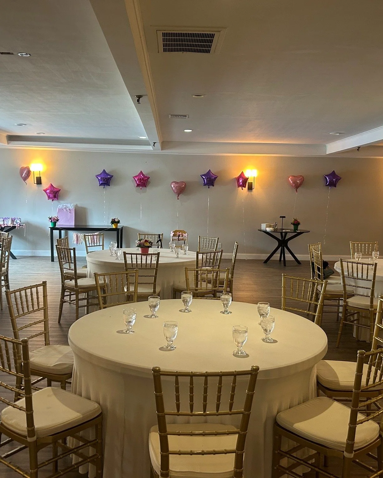 scroll to see all the details of this fabulous 1st birthday party!! 💜🩷
.
.
.
#delandhouse #interiordesign #eventspace #wedding #upstateny #fairportny #rochester #thisisroc #flowercity #nyweddingvenue #theknot #hospitality #obsessed #event #vintage 