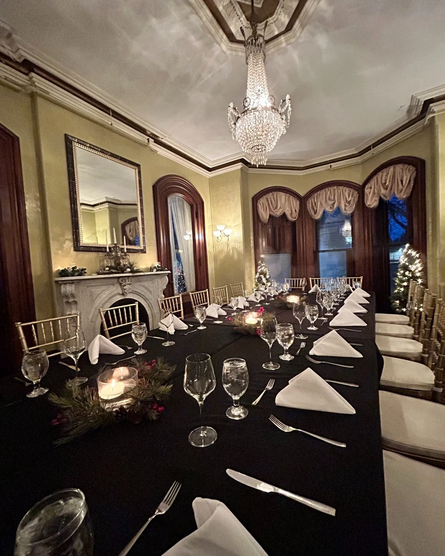 Book your holiday party with us while the calendar is open! ❤️🤩

We are happy to coordinate weddings, birthday parties, showers, family gatherings, corporate events - and more!

Contact hello@delandonmain.com or call (585) 598-3011 to get started!
.