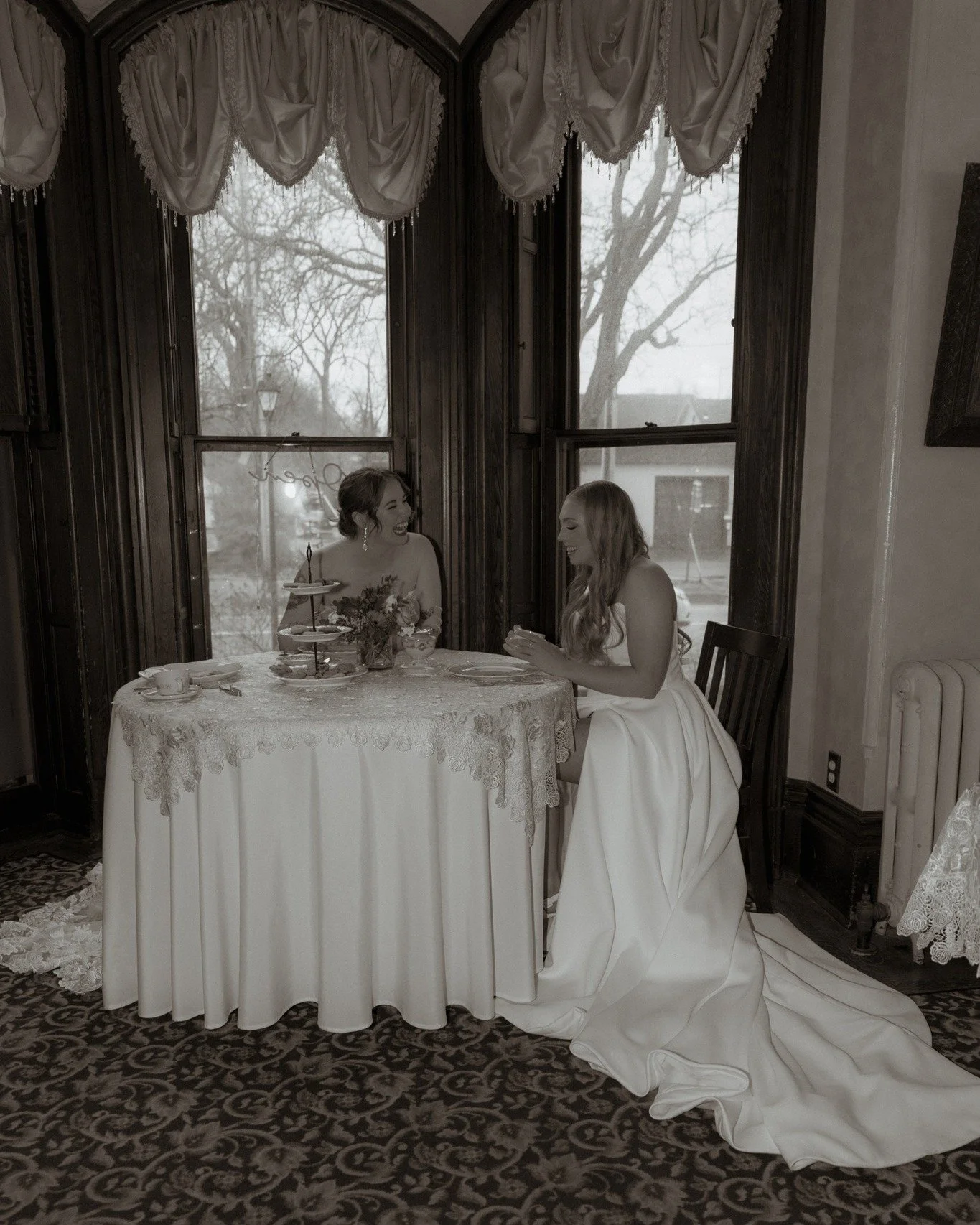 Sometimes, being in The DeLand House is just like being transported back to the past! 👰&zwj;♀️🗝️

Photographer: @abigailelizabeth.photo 
Dresses: @underthearborbridal 
Florals: @cjoharadesigns 
Models: @mackenzie_bowerman  @pureslate 
.
.
.
#deland
