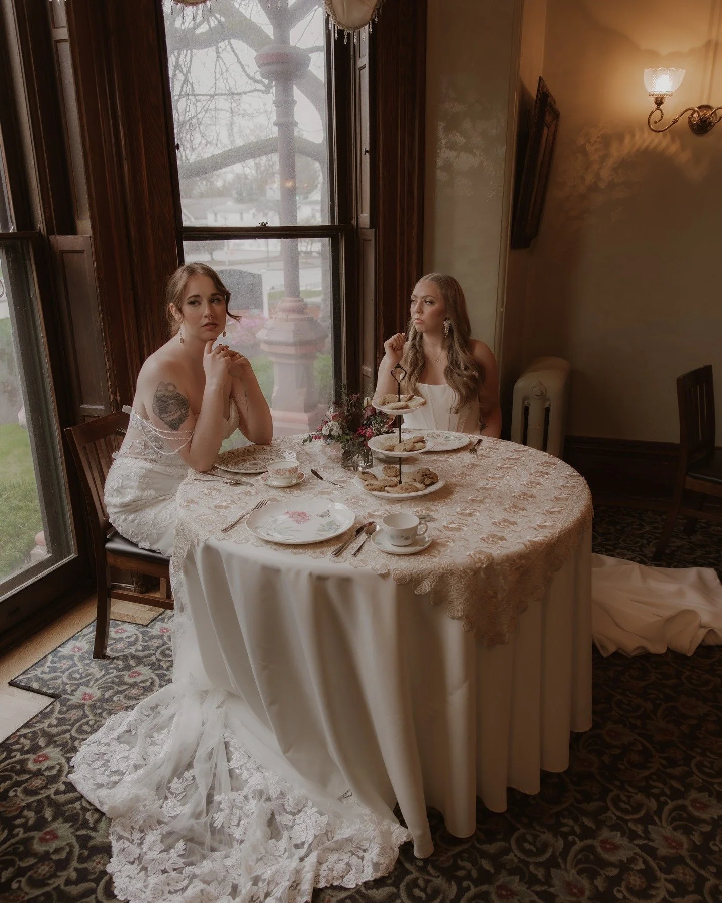 Loving the vintage vibes! 👰‍♀️🗝️
Photographer: @abigailelizabeth.photo 
Dresses: @underthearborbridal 
Florals: @cjoharadesigns 
Models: @mackenzie_bowerman @pureslate 
.
.
.
#delandhouse #interiordesign #eventspace #wedding #upstateny #fairpo
