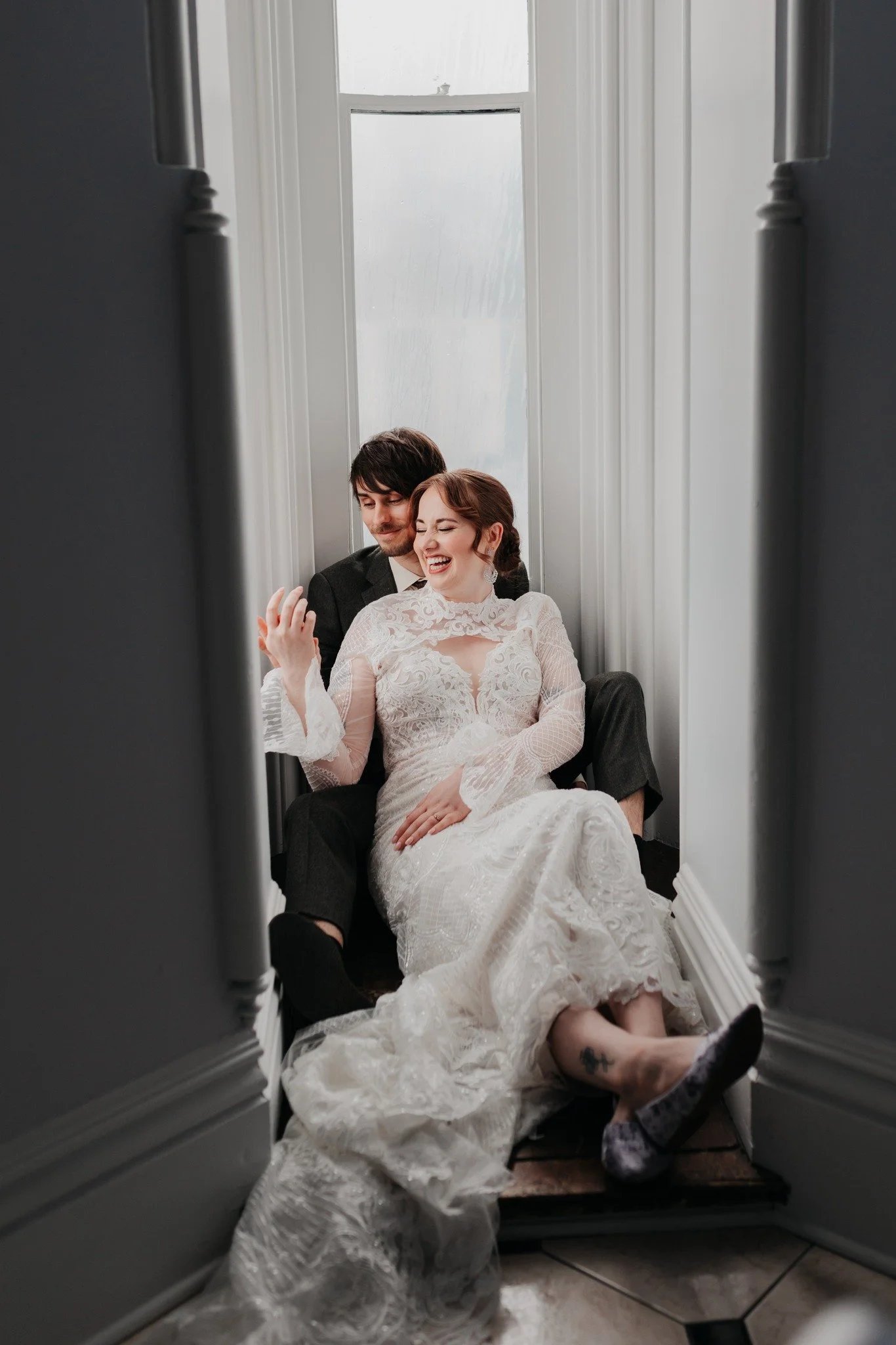 It&rsquo;s those special moments! ✨

Photographer:@tpi_photography 
Dress: @underthearborbridal 
.
.
.
#delandhouse #interiordesign #eventspace #wedding #upstateny #fairportny #rochester #thisisroc #flowercity #nyweddingvenue #theknot #hospitality #o