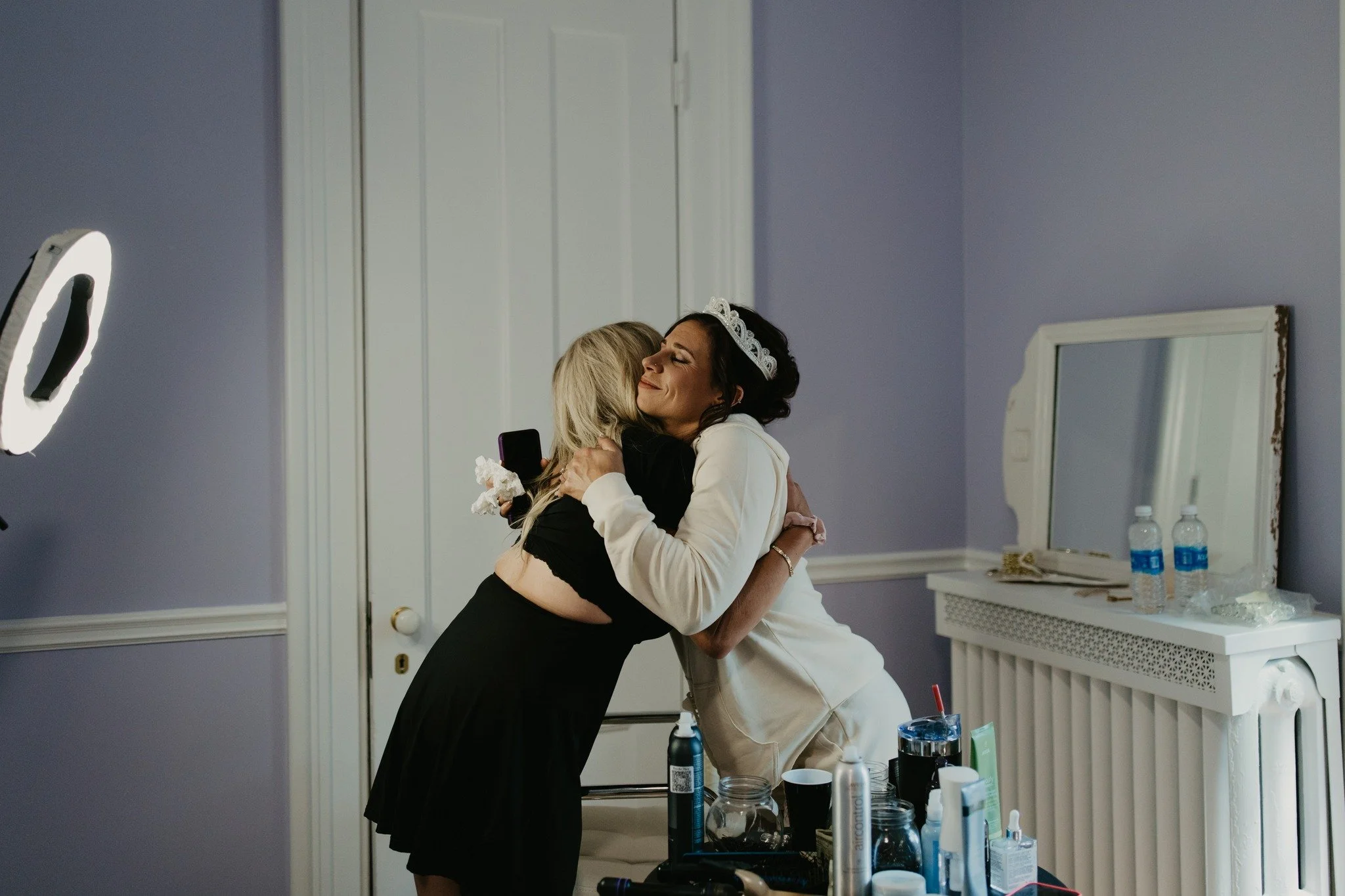 Always give some love to your makeup &amp; hair artists! 💄💇🏽&zwj;♀️

Bride:@tt.does.life 
Photographer: @firstlookphoto 
Hair &amp; makeup: @truonpark 
.
.
.
#delandhouse #interiordesign #eventspace #wedding #upstateny #fairportny #rochester #this