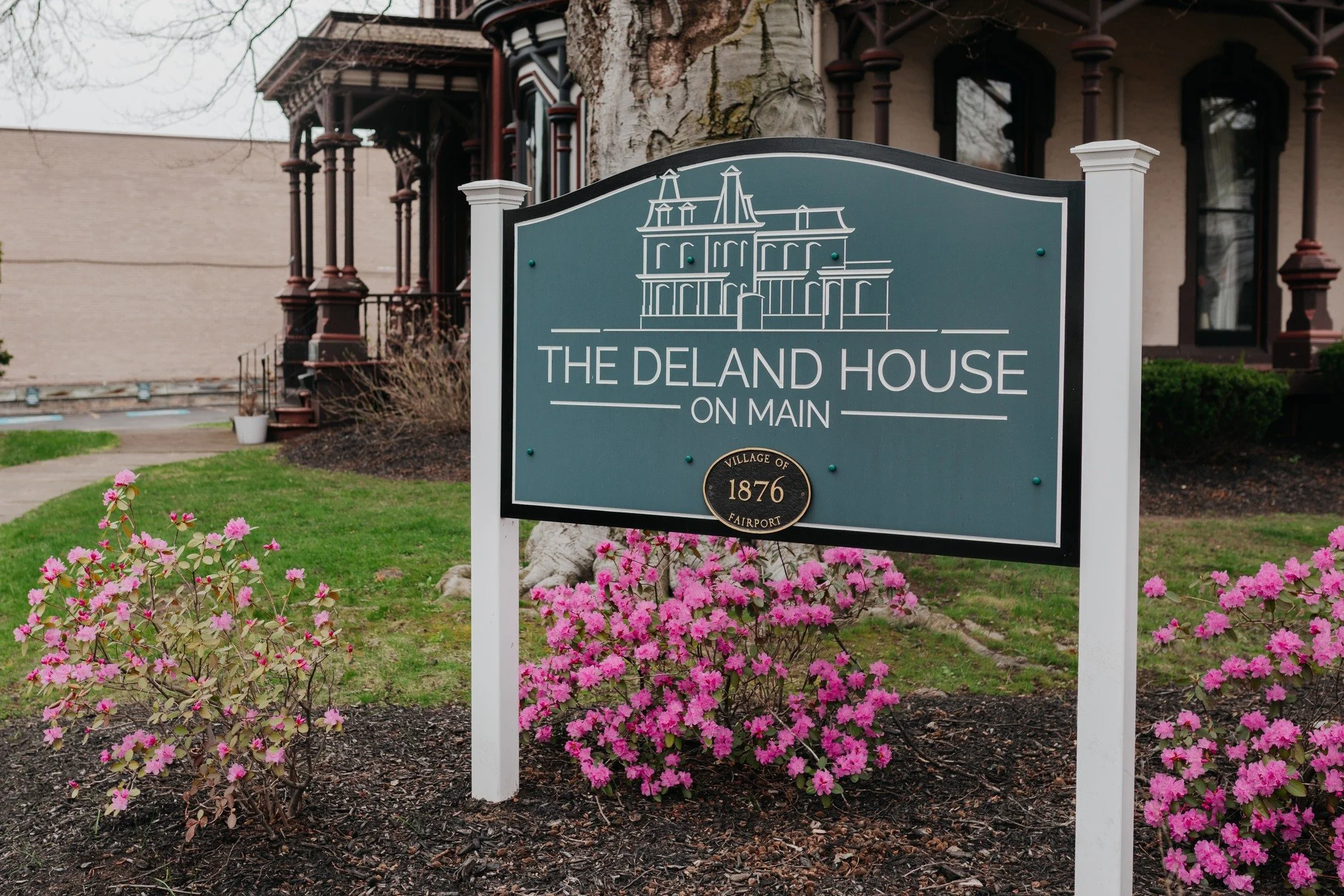 We love being a piece of the village of Fairport's history! ✨

Photographer: @tpi_photography 
.
.
.
#delandhouse #interiordesign #eventspace #wedding #upstateny #fairportny #rochester #thisisroc #flowercity #nyweddingvenue #theknot #hospitality #obs