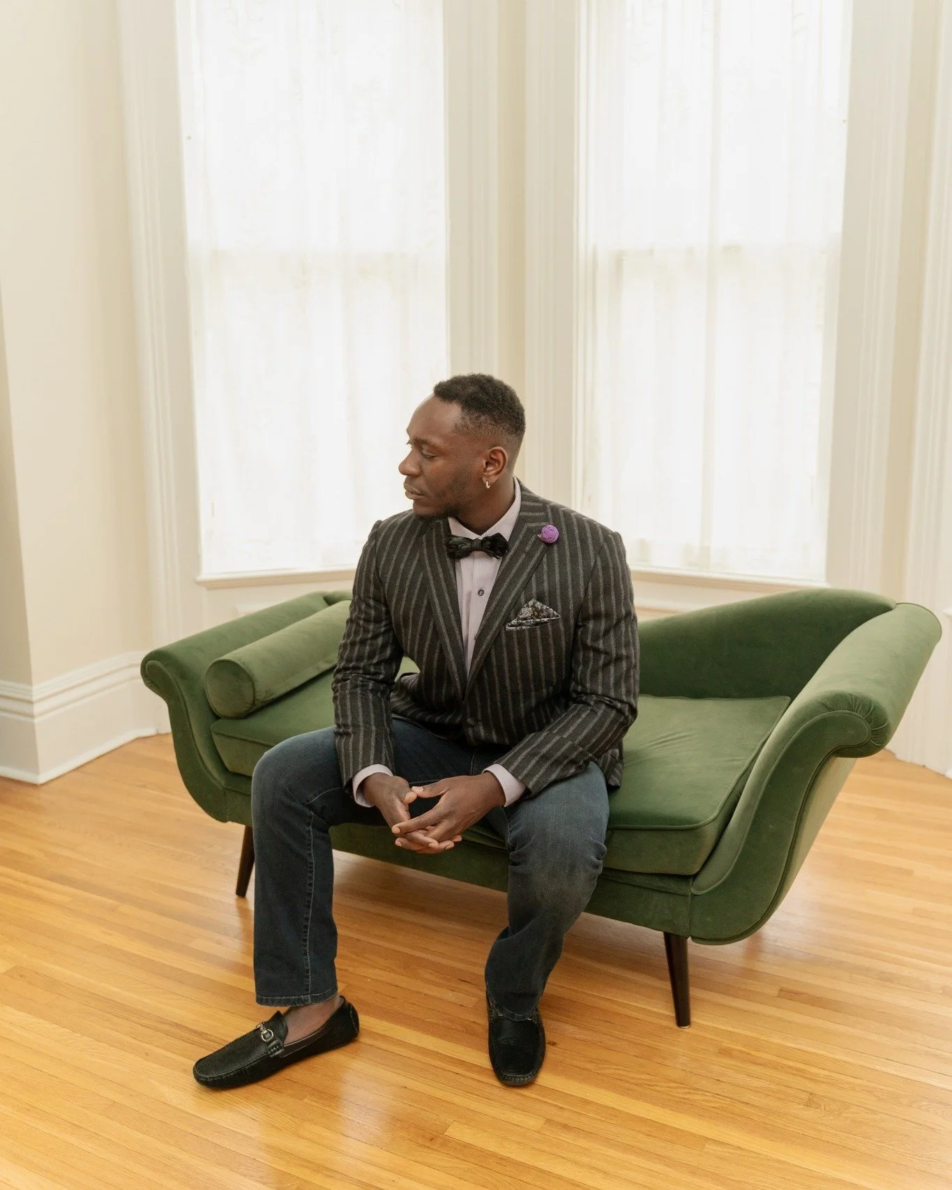 Quiet moments in the bridal suite ✨

Photographer: @galleryguthrie 
Suit:@ajcustomsuits 
Model: @nvayo_chi 
.
.
.
#delandhouse #interiordesign #eventspace #wedding #upstateny #fairportny #rochester #thisisroc #flowercity #nyweddingvenue #theknot #hos