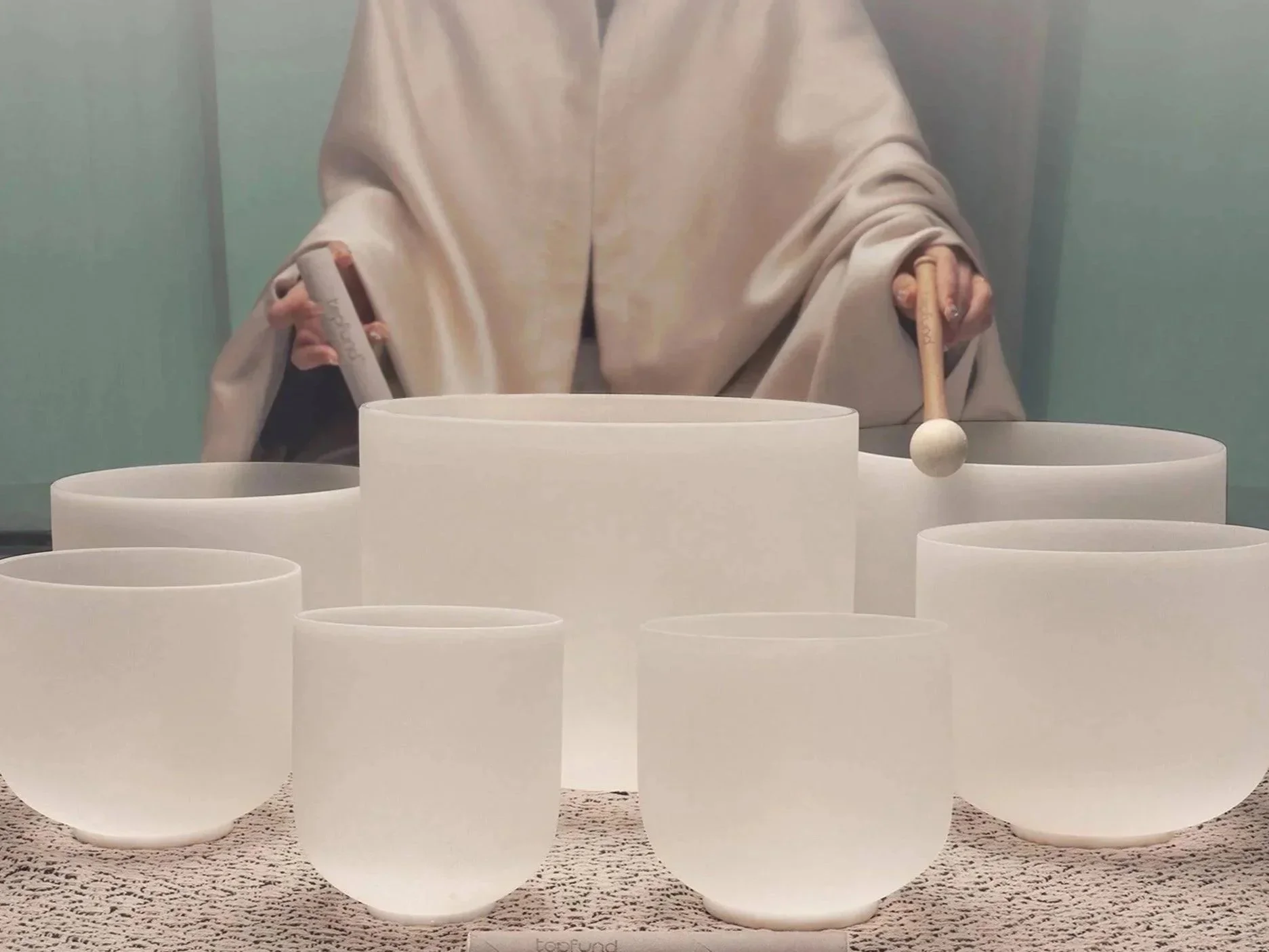 A conscious awareness practice using high-purity quartz crystal bowls. Their stable frequencies support auditory entrainment and nervous system balance, guiding the mind toward slower, restorative rhythms associated with relaxation, clarity, and stre