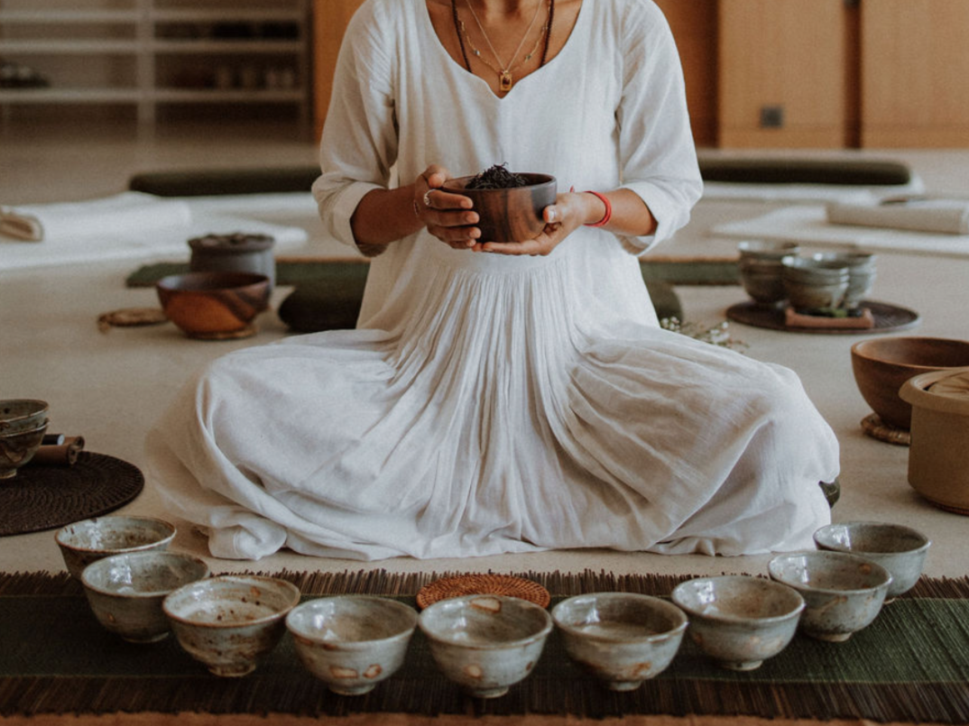 Tea as living medicine.
Rooted in living tea practice, these sessions honor tea as a teacher cultivating presence, awareness, and relationship with the natural world through simple, attentive brewing. Accessible to all, tea practice offers a quiet, g