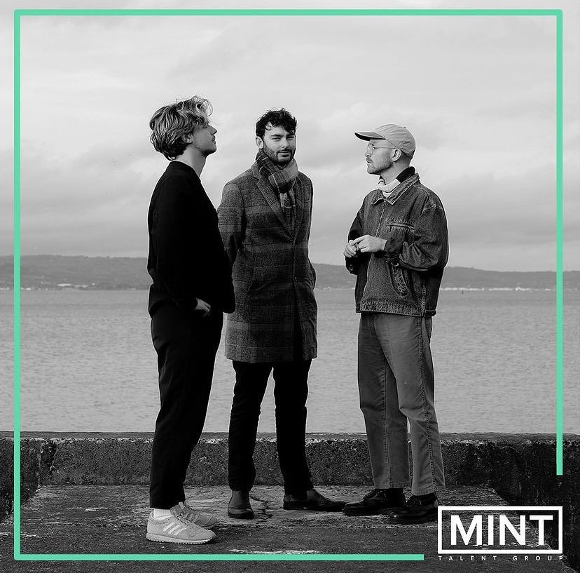 C H A L K 

Delighted to have @chalkband joining the roster of our American friends @minttalentgroup for North American bookings 

Squad goals 💚🤝