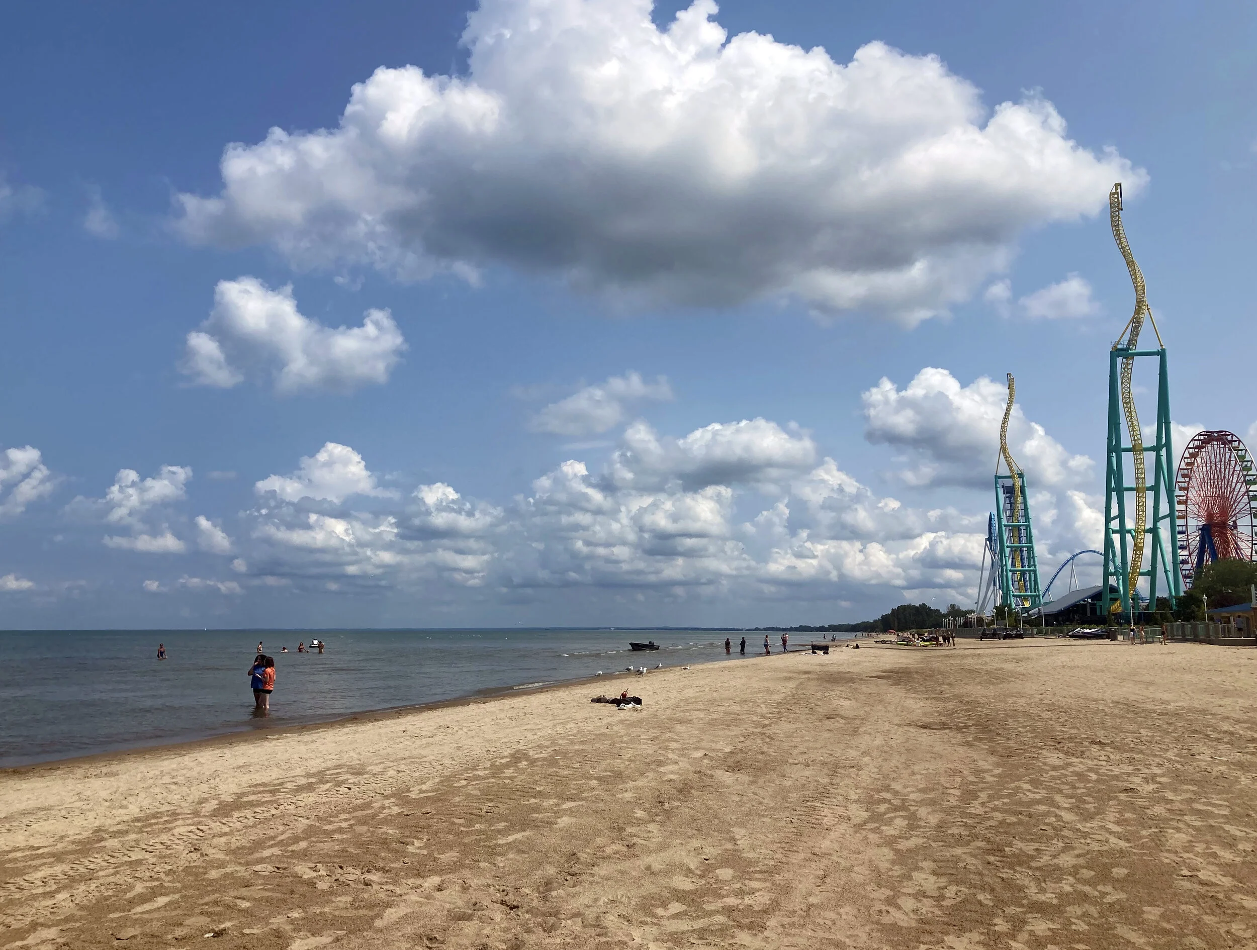 whats-in-my-beach-bag-cedar-point.jpg