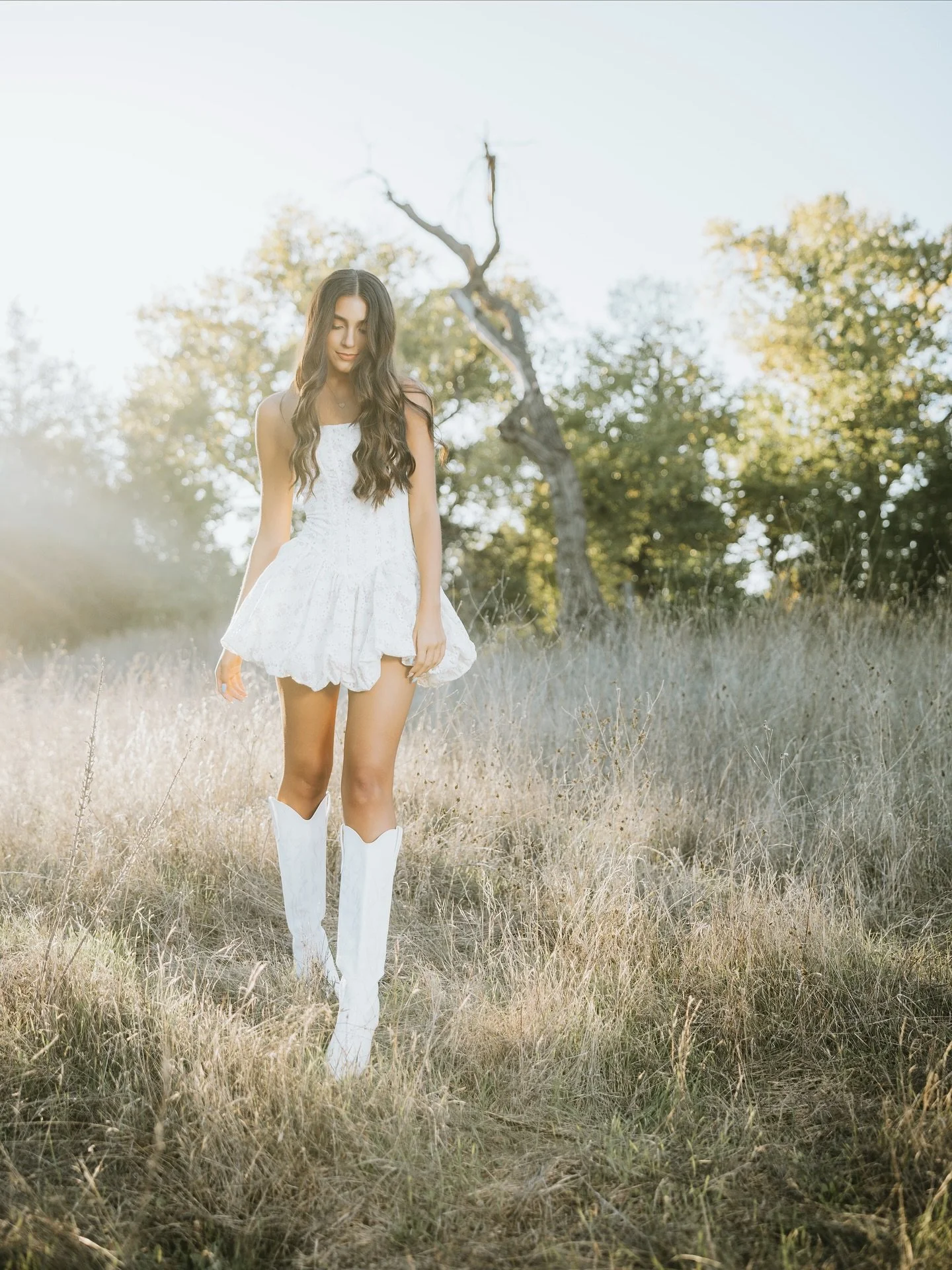@bella_.estrada #CLASSOF2026 #seniorportraits were so much fun! Bella has been doing photos with me since she was a Freshman in High School and watching her journey as she becomes a young woman has been such a privilege! She&rsquo;s smart, beautiful,