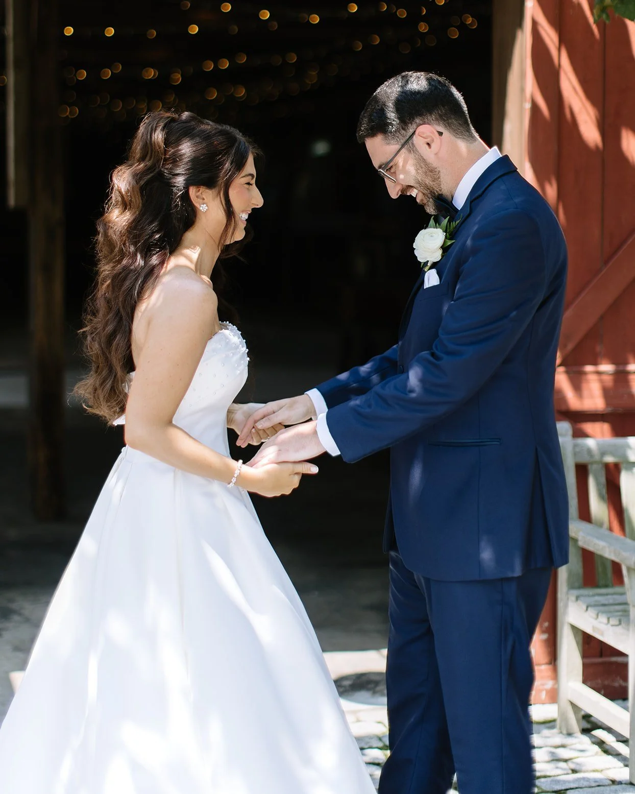 ❤️ We&rsquo;ve all heard the phrase before, but honestly&hellip; find yourself someone who looks at you the way Daniel looked at Mia during their first look. Proof that sometimes the clich&eacute;s can be true!

📸 Photographer | @cassidyreedphoto 
?