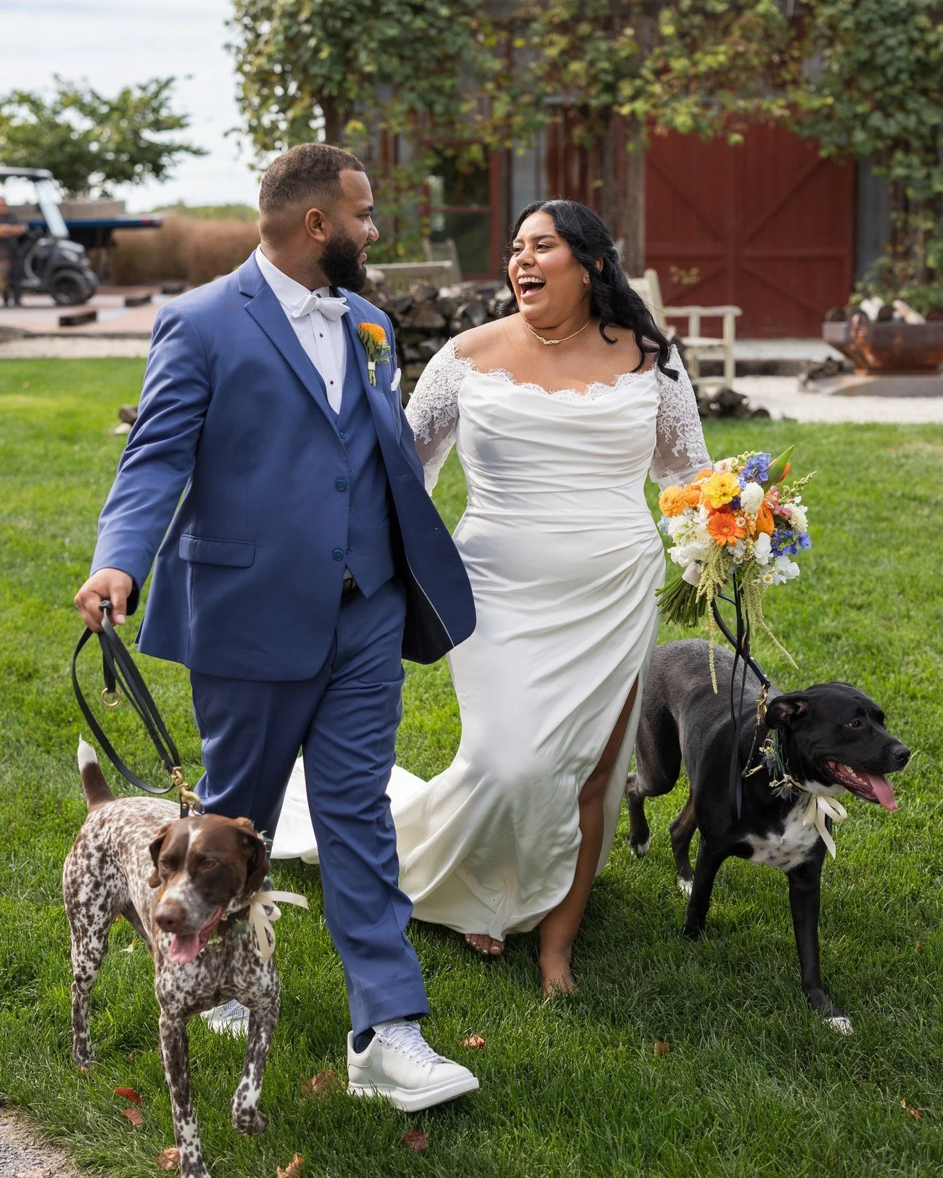 🐶 First, first look. Then, first woof. Lizzy and Sebastian’s pups wasted no time crashing the post–first look moment at The Starlight Barn, and honestly, we get it.
📸 Photographer |@anncoenstudio @alexriveraphoto @calla.aniski.boyd 
🐕