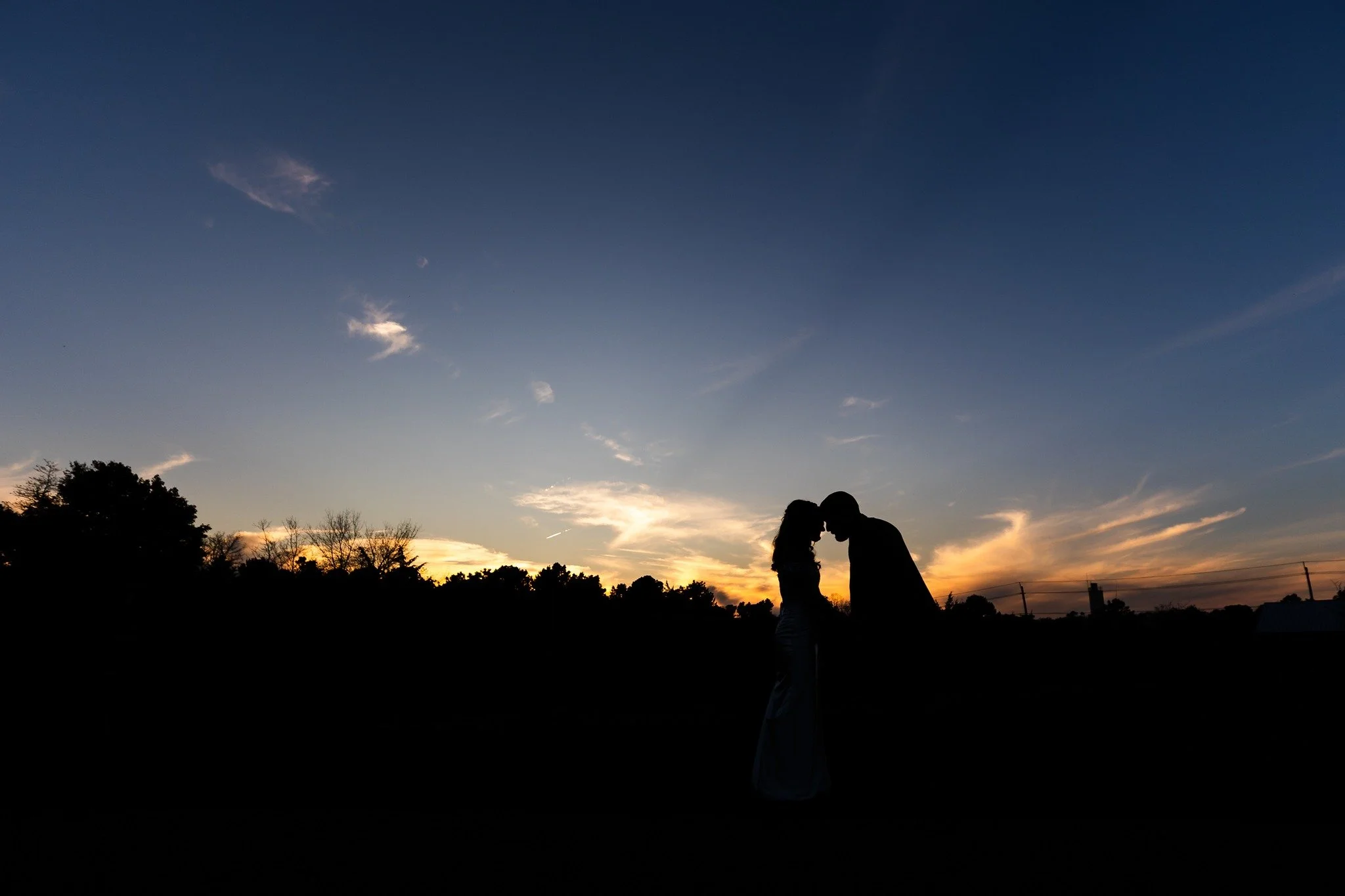 🌅 November sunsets hit different at The Farm. Lindsay and Jason gave us the silhouette moment of the season!

📸 Photographer | @anncoenstudio @ryanjohnson_1