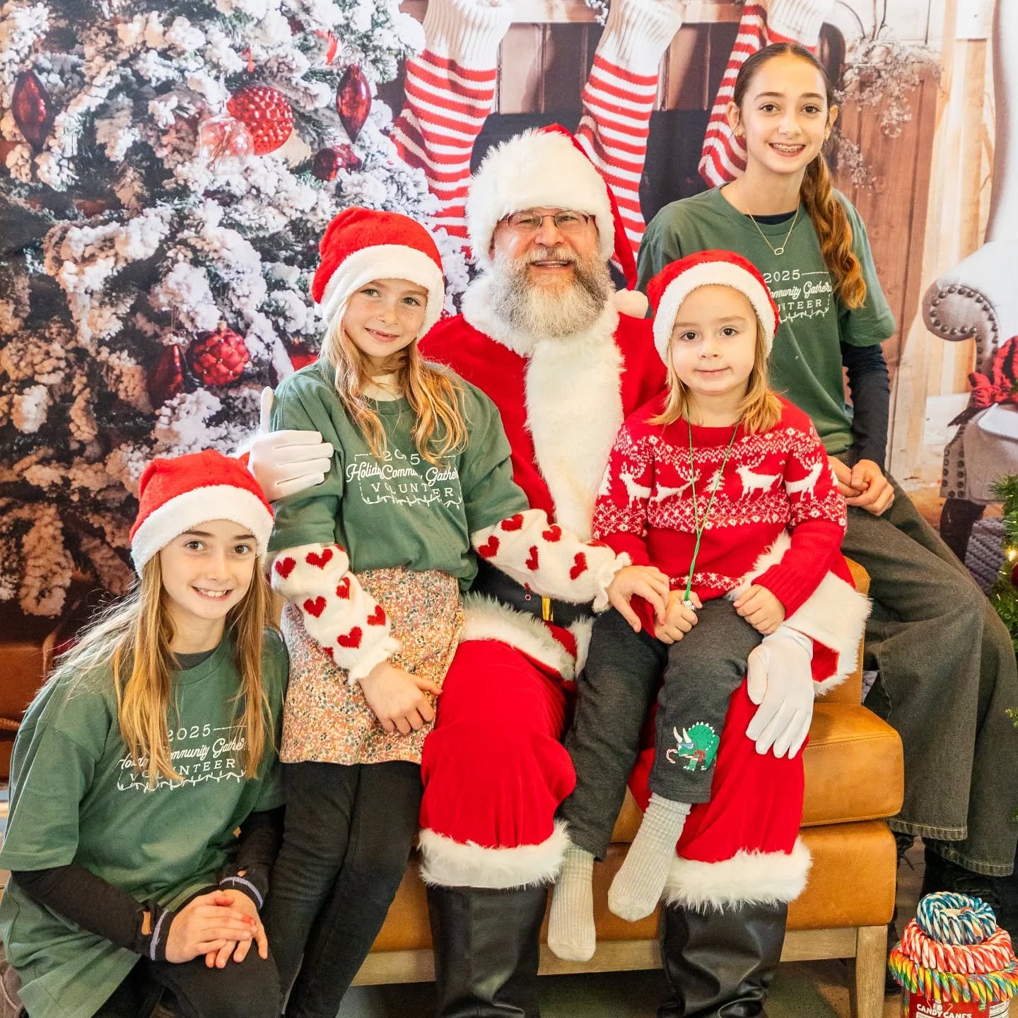 🎄 From our Farm family to yours, wishing you a very Merry Christmas and Happy Holiday!

📸 Photographer | @anncoenstudio @carlysullivanphoto