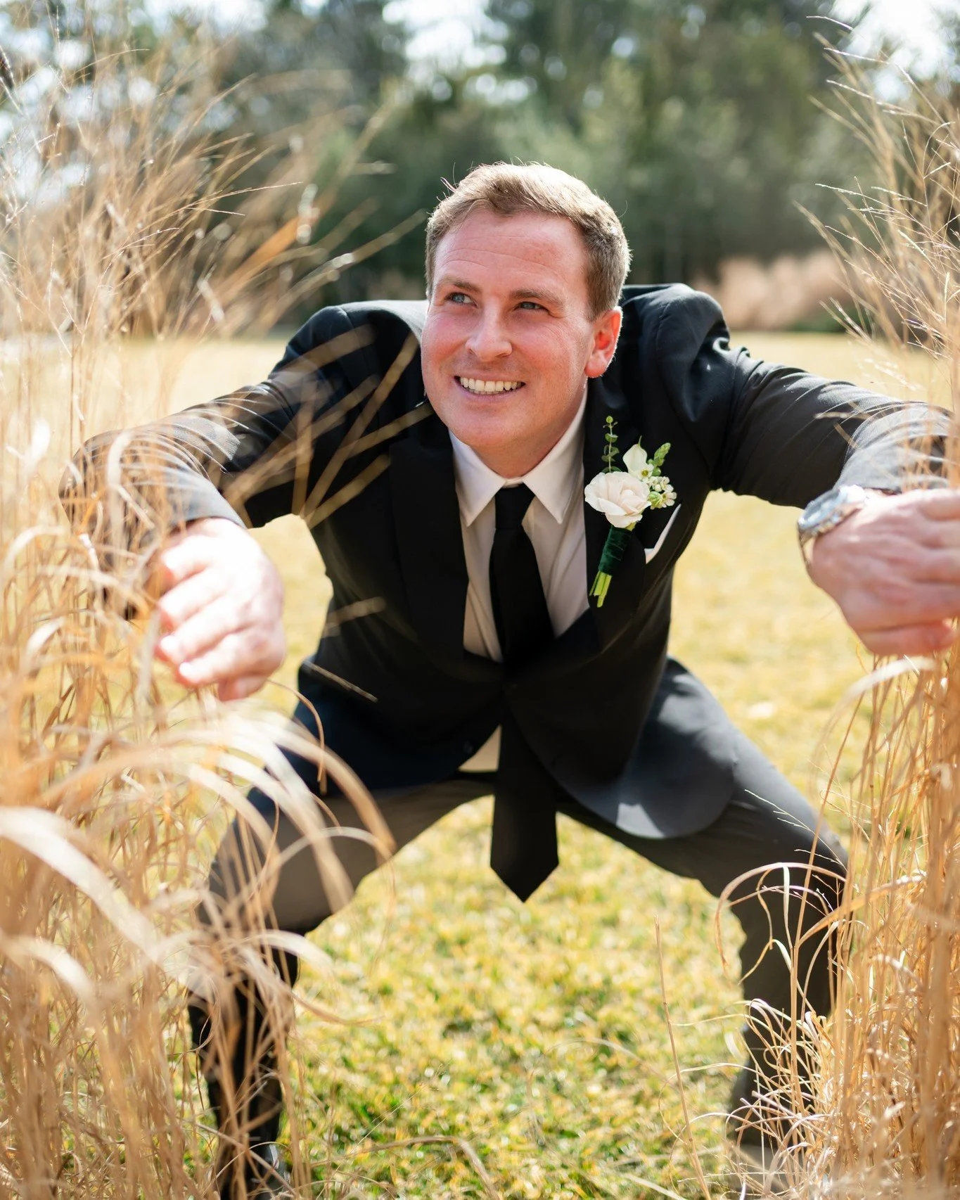 🔎 Here we see the groom in his natural habitat, emerging from the tall grass as he scans the horizon for his bride @laurenzurlini.

📸 Photographer | @brittanybreenphotography 
🤳 Content Creator | @capturesby.marissa