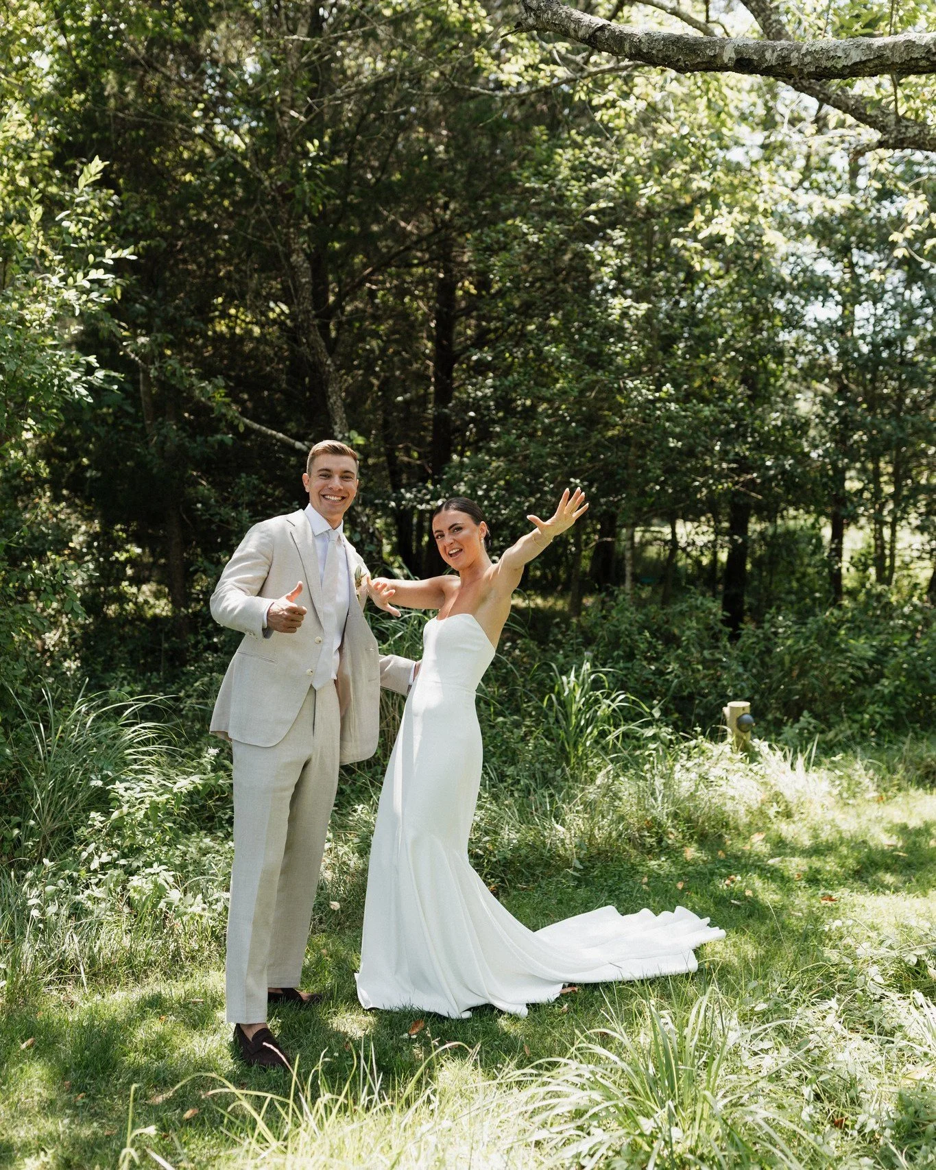 ✨ This is the first look energy we&rsquo;re always chasing. Jessica and Eric absolutely nailed it with real reactions, big smiles, and just having fun with it. Thankfully, @aliraephoto was there to catch every second of it!

📸 Photos | @aliraephoto 