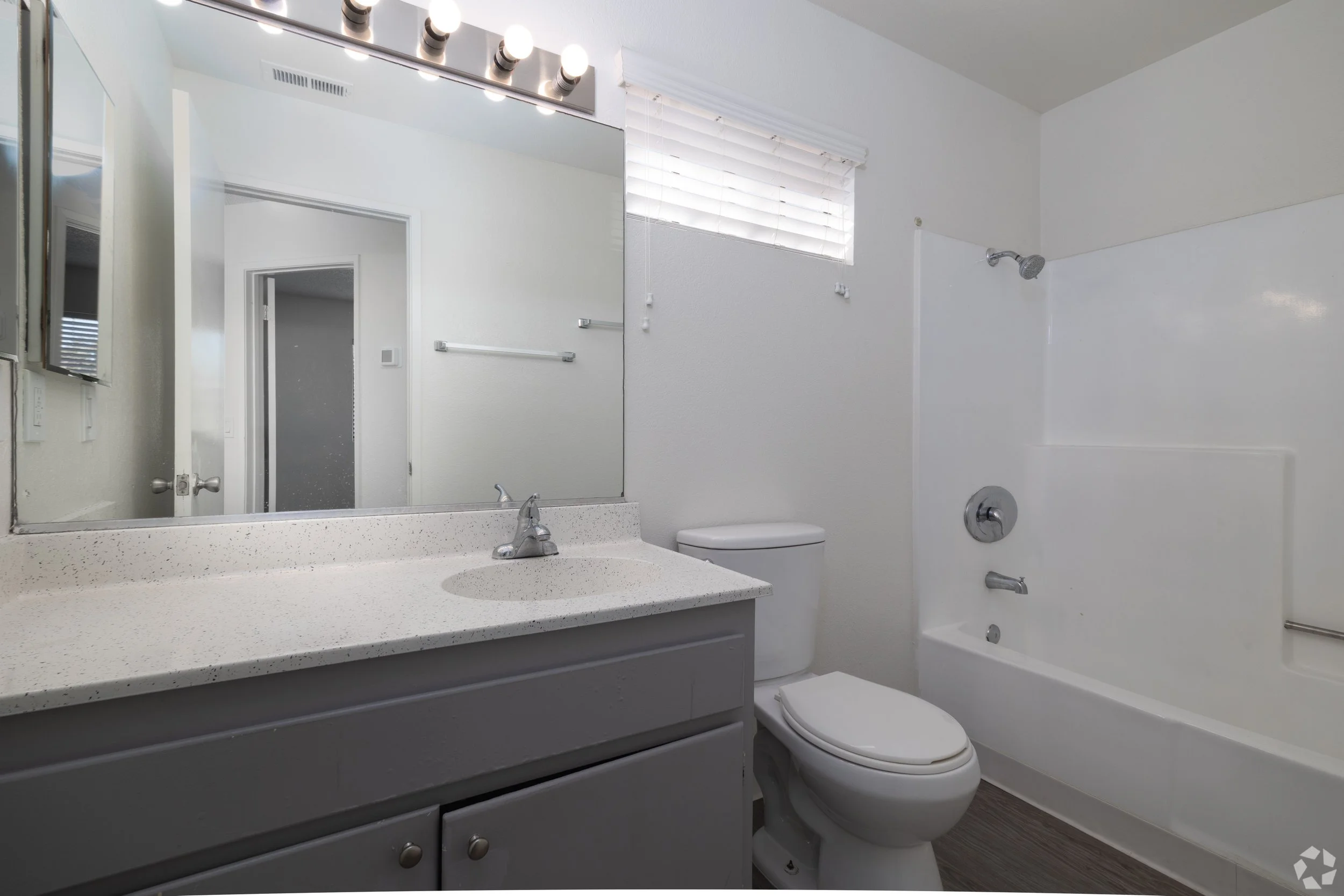 Lakeridge-Apartments (13).jpg