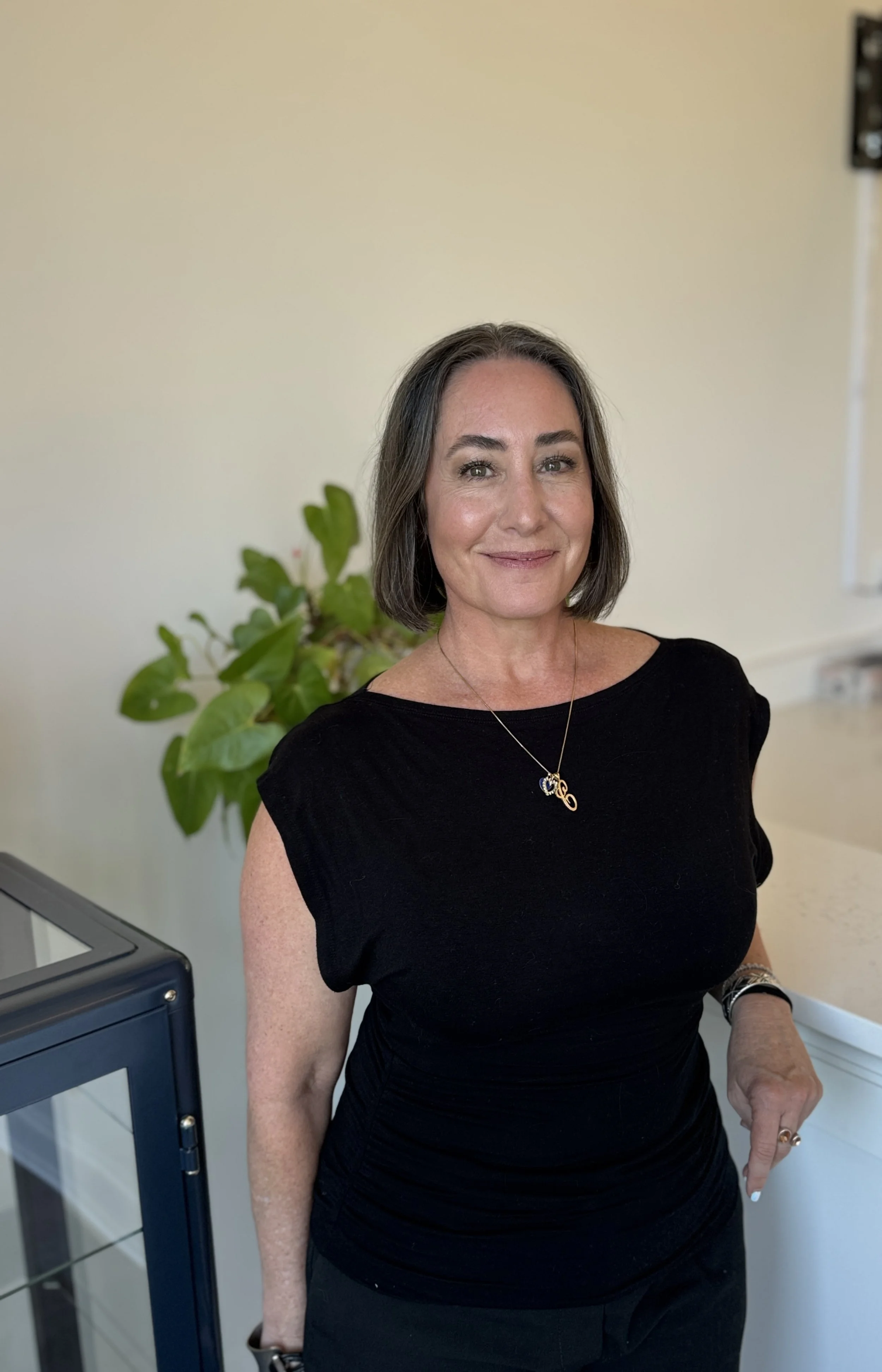 Dana, Skin therapist specializing in a holistic approach to esthetics