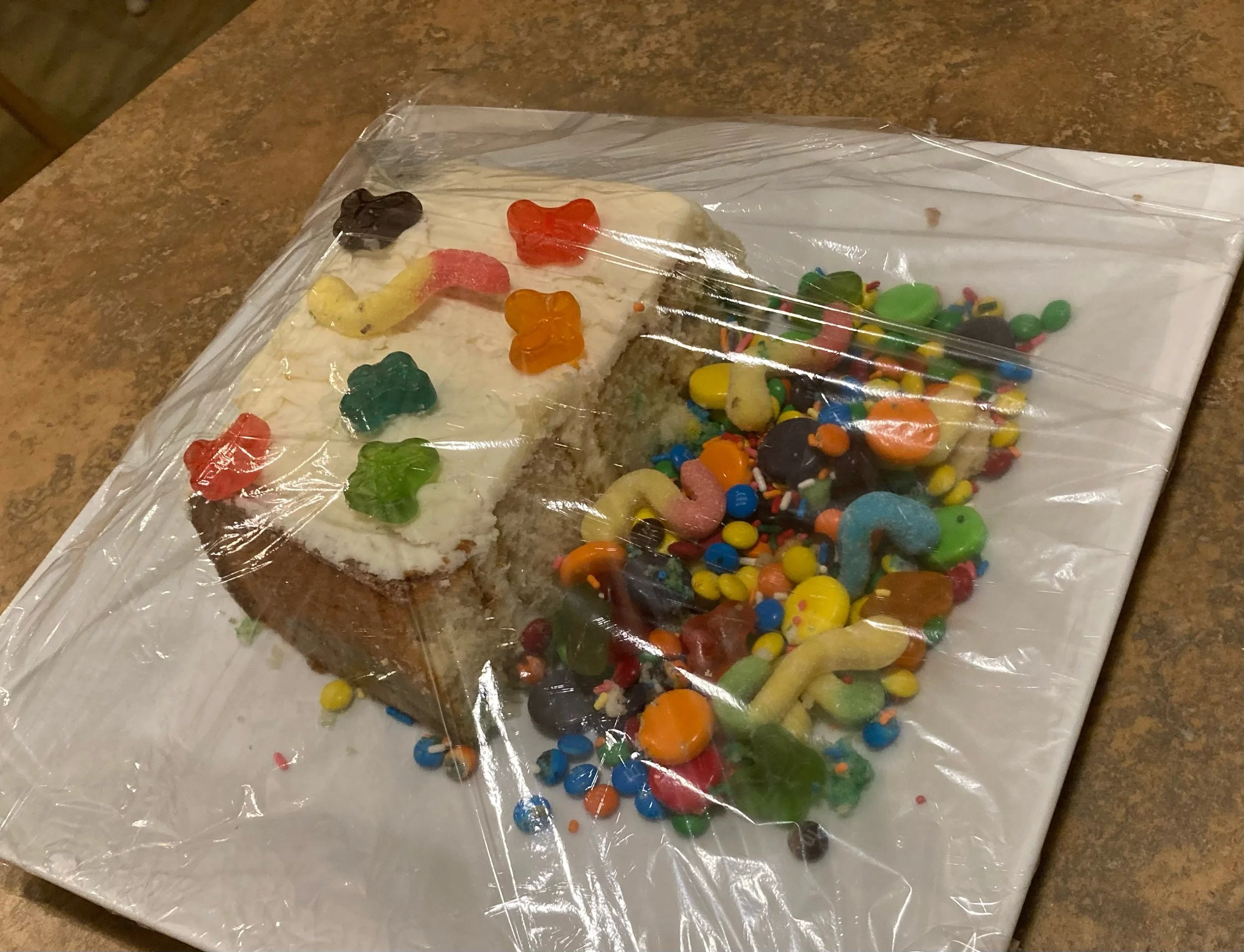 Waste not, want not… Use the leftover cake and frosting to make cakepops! Grab candy
sticks or halved chopsticks and dip the ball of yumminess in our melted chocolate recipe. 
