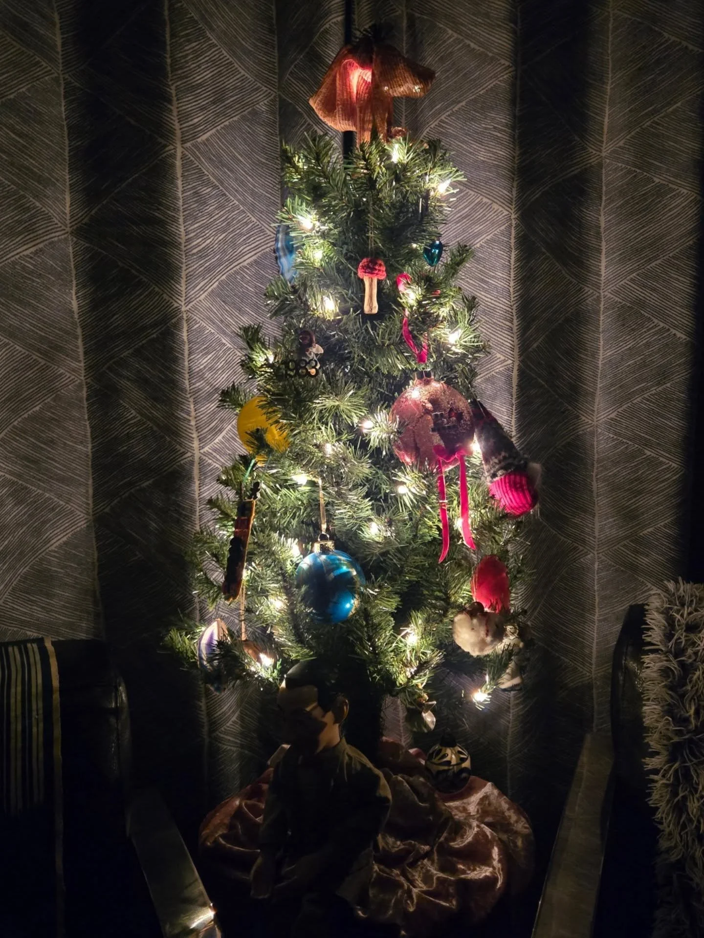 Merry and bright. 🩷✨️