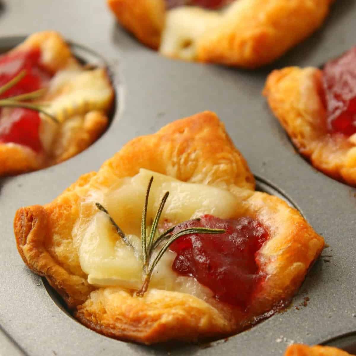 Square cranberry brie bites