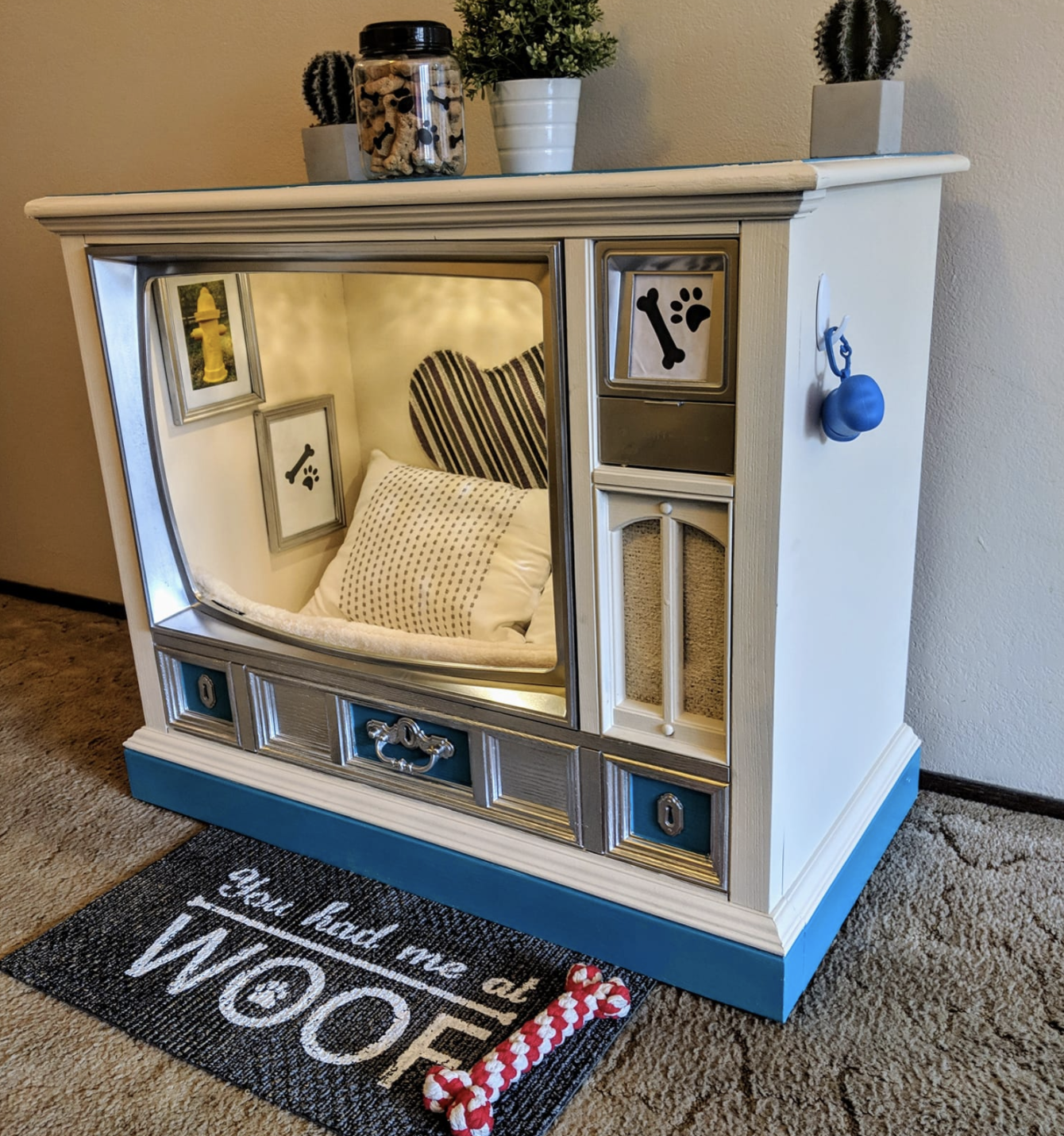 Thanks for tuning in… :: Photo courtesy of the artist.