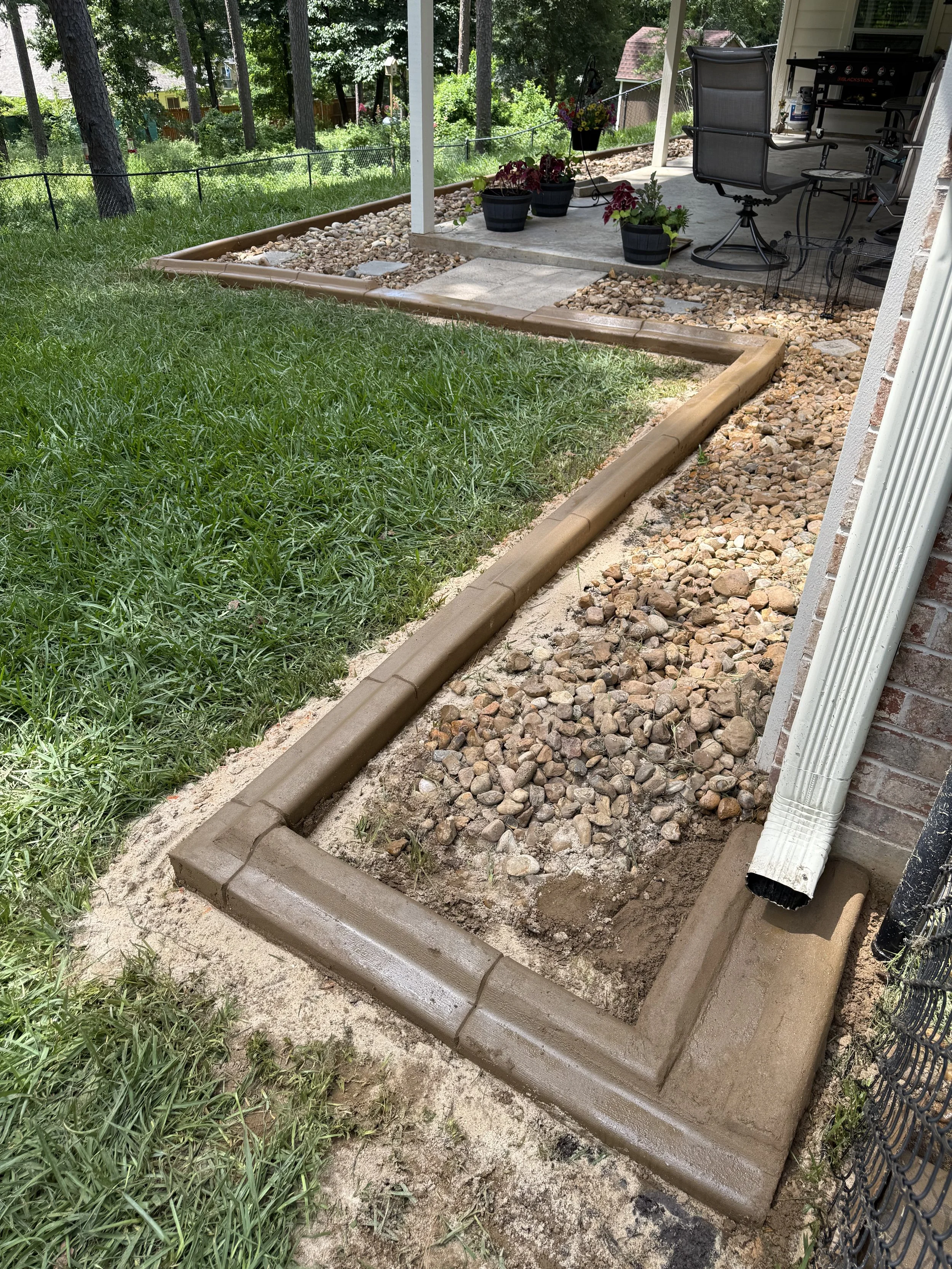 Mowers Edge Curb w/ splash block