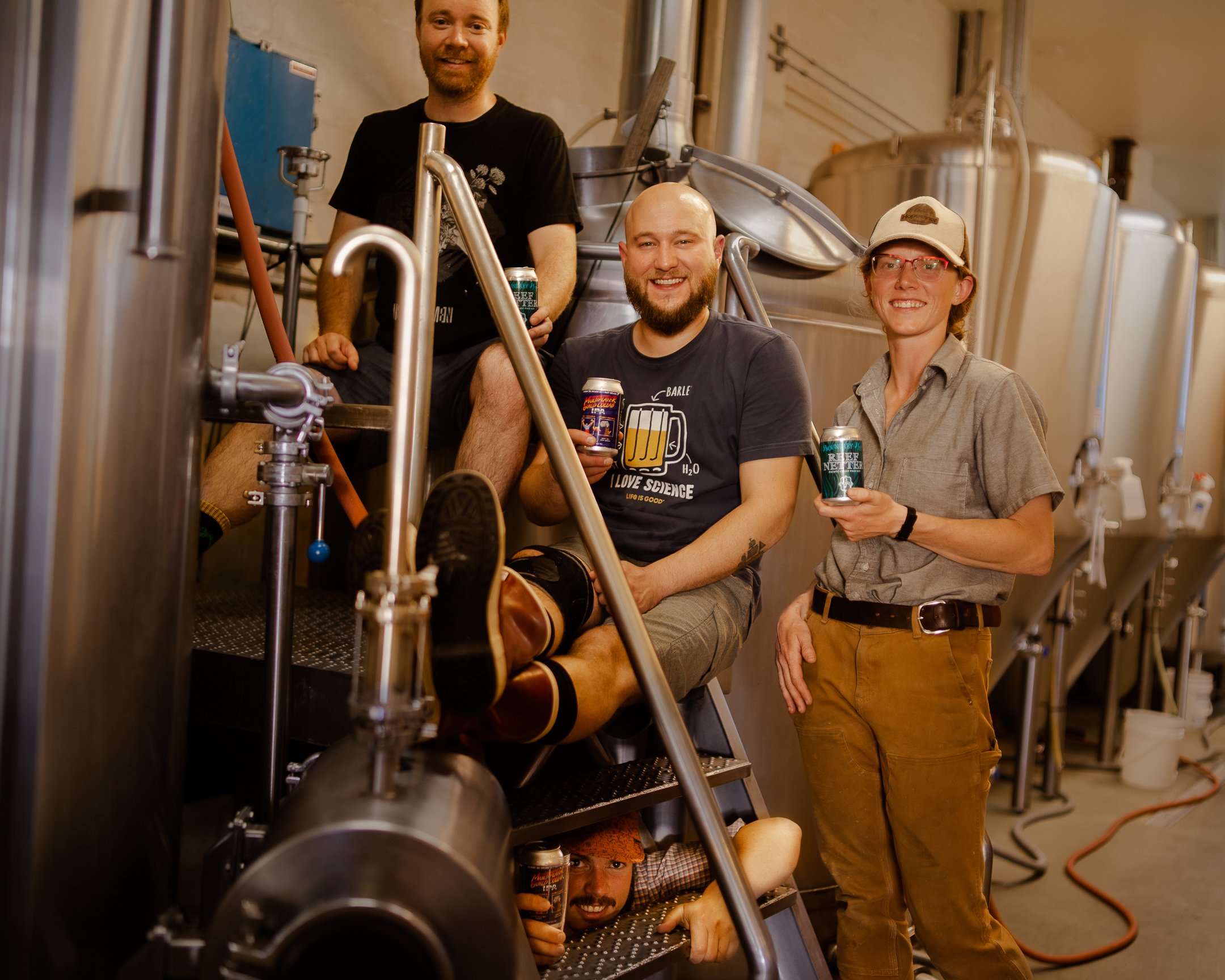 Brewers Keller, Connor, Jessica and Rob pose with Reefnetter and Multiplayer cans