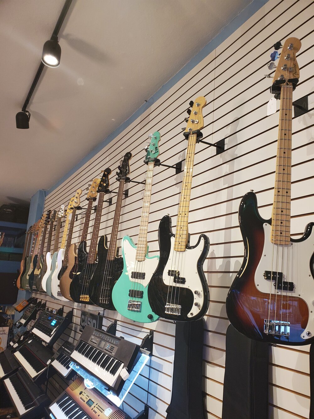 Professional Electric Guitar Amplifier Rental — Doo Wop Shop